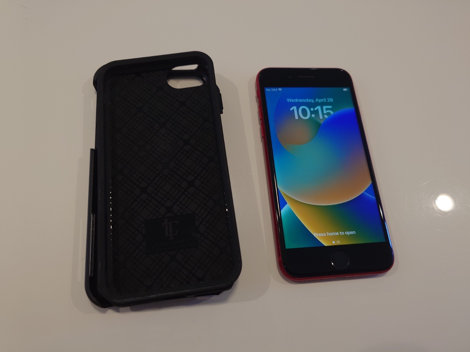 Apple iPhone 8 MRRL2LL/A 256GB Product Red – Network Unlocked – Battery 94% Used