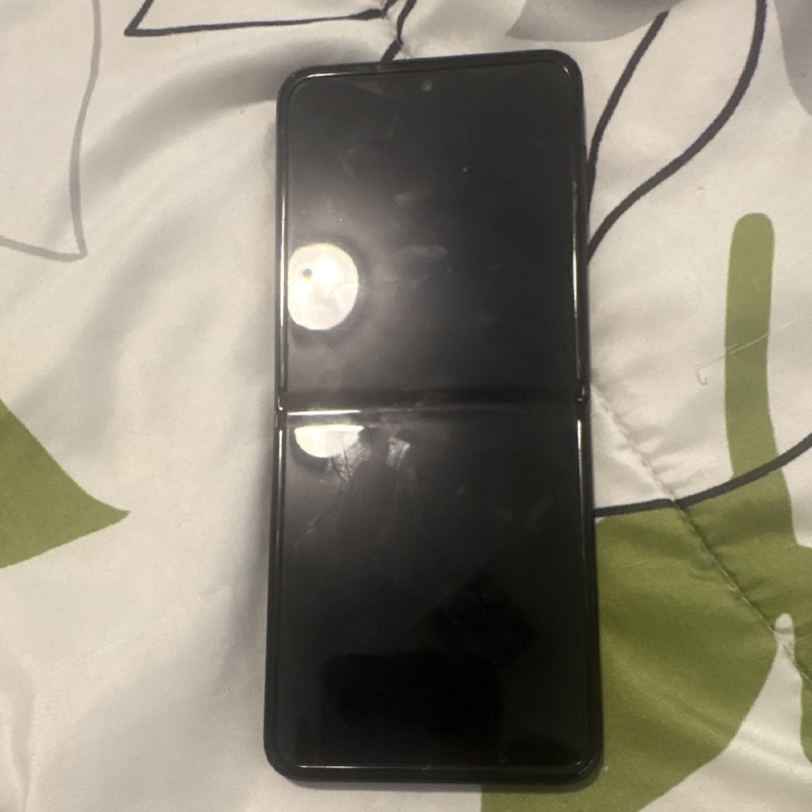Samsung Galaxy Z Flip – Black Foldable Smartphone with Dual Rear Cameras