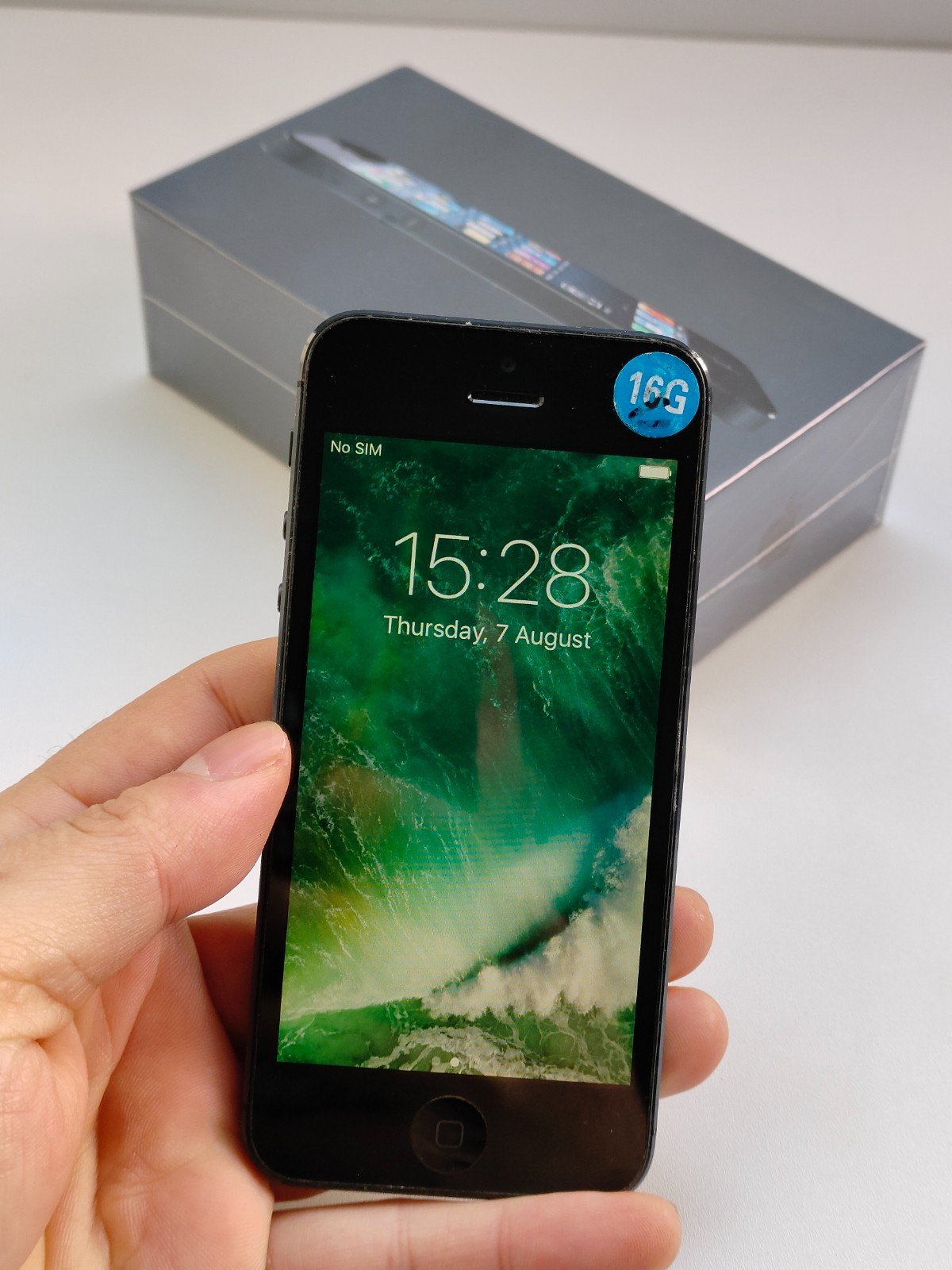 Apple iPhone 5/5s/5c 16GB Factory UNlocked Black/White/Gold Good 90%N ew US