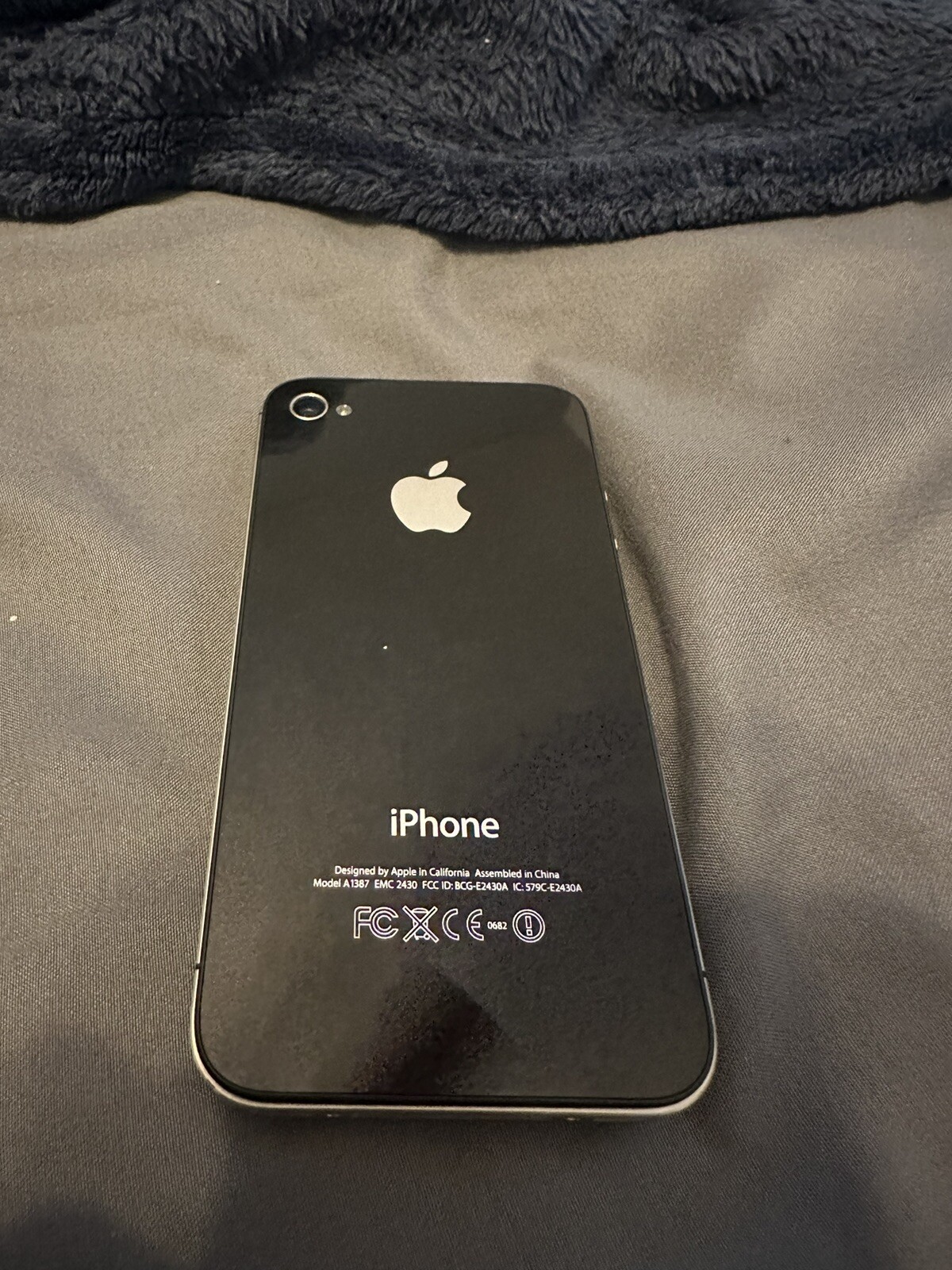 Apple iPhone 4s – 16GB – Black (AT&T) A1387 (CDMA + GSM)