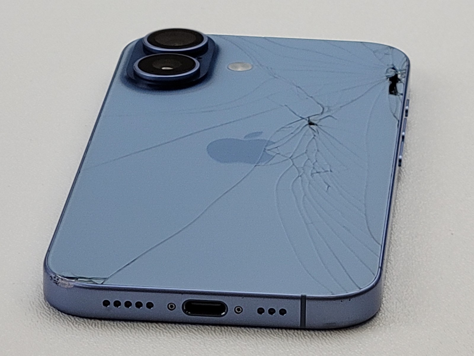Apple iPhone 17 (A3258) 256GB – Blue (Unlocked) Smartphone – BLEMISHED – H7788
