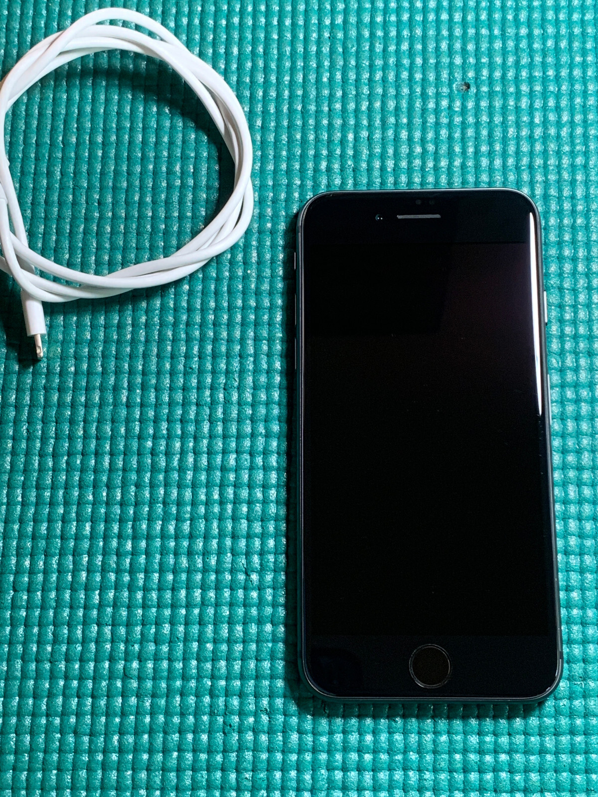Apple iPhone 8 64GB Unlocked Smartphone space gray A1863 (CDMA + GSM)
