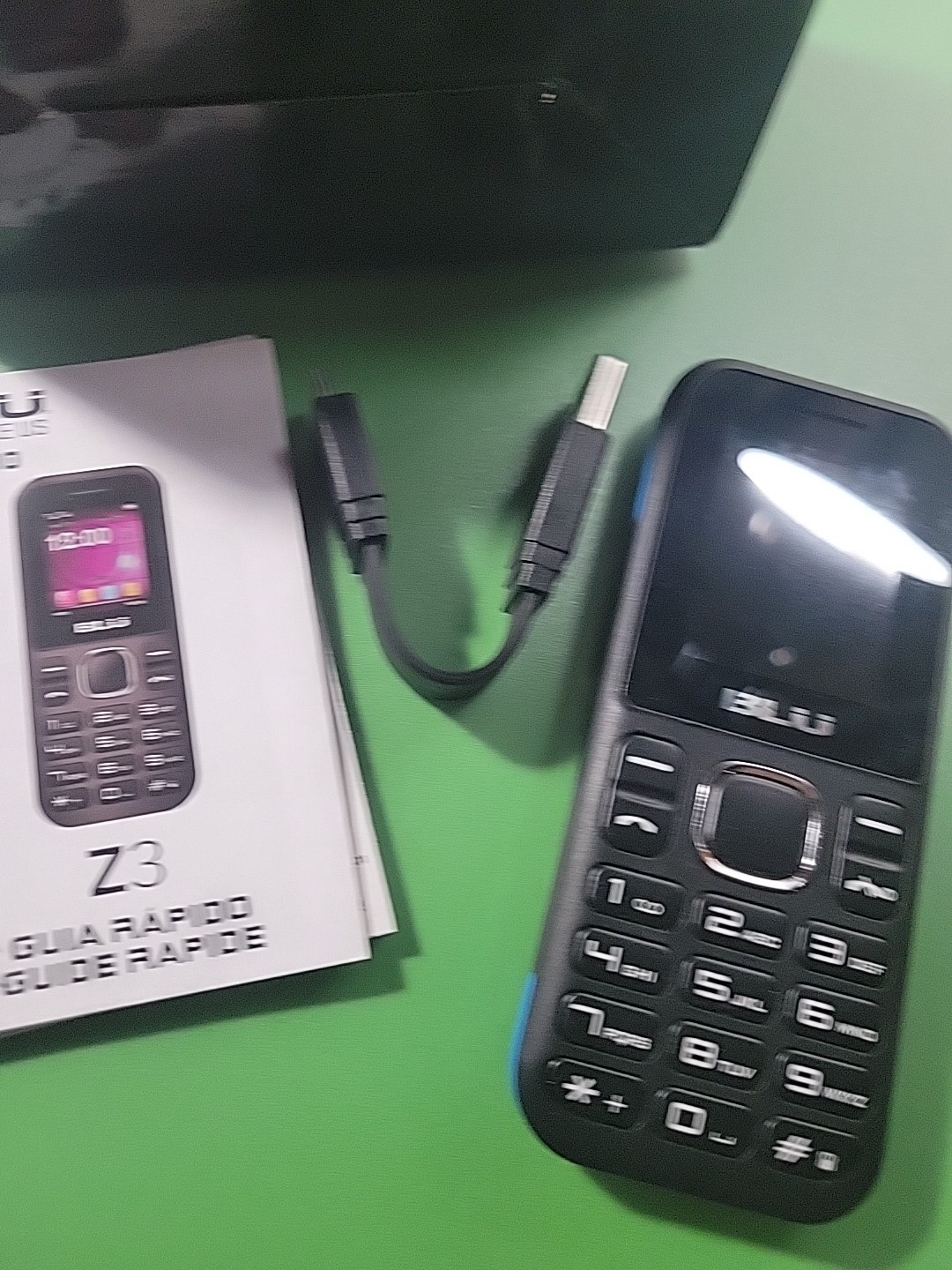 BLU Z3 / Z090 – Black and Blue Unlocked GSM International Dual SIM Cell Phone
