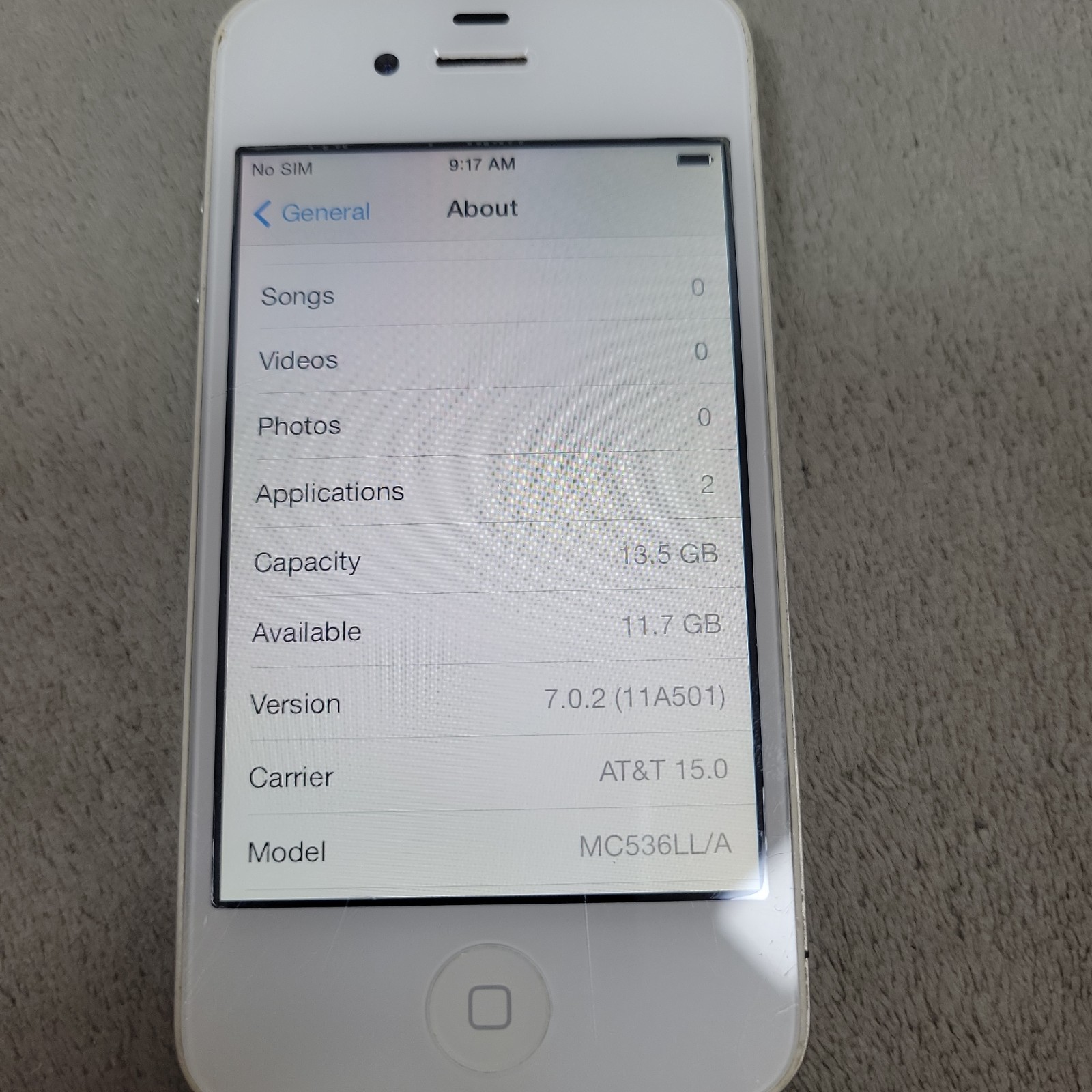 Apple iPhone 4 16GB White A1332 iOS 7.0.2 Works Cracked Back Read