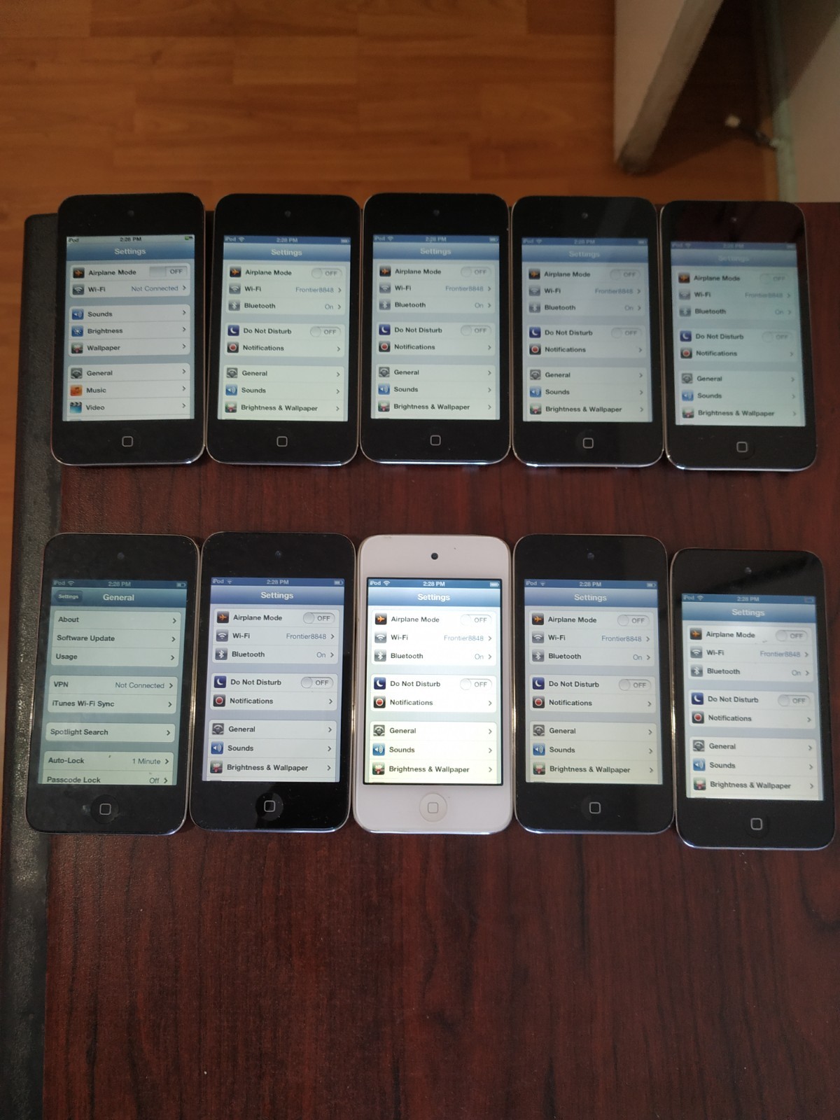 Lot of 10 Apple iPod Touch 4th Generation 32GB (7pc) / 16GB (3pc)