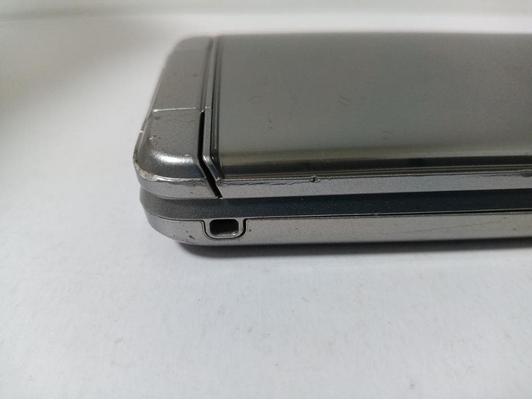 KYOCERA A202KC DIGNO KEITAI 4 ANDROID FLIP PHONE Silver Successor to 902kc Japan