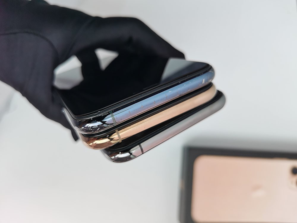 BOXED – Apple iPhone 11 Pro Unlocked 64GB / 256GB All colors good Smartphone