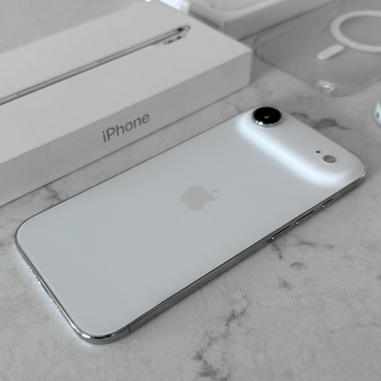 Apple iPhone Air – 256 GB – Cloud White (Unlocked) – perfect condition