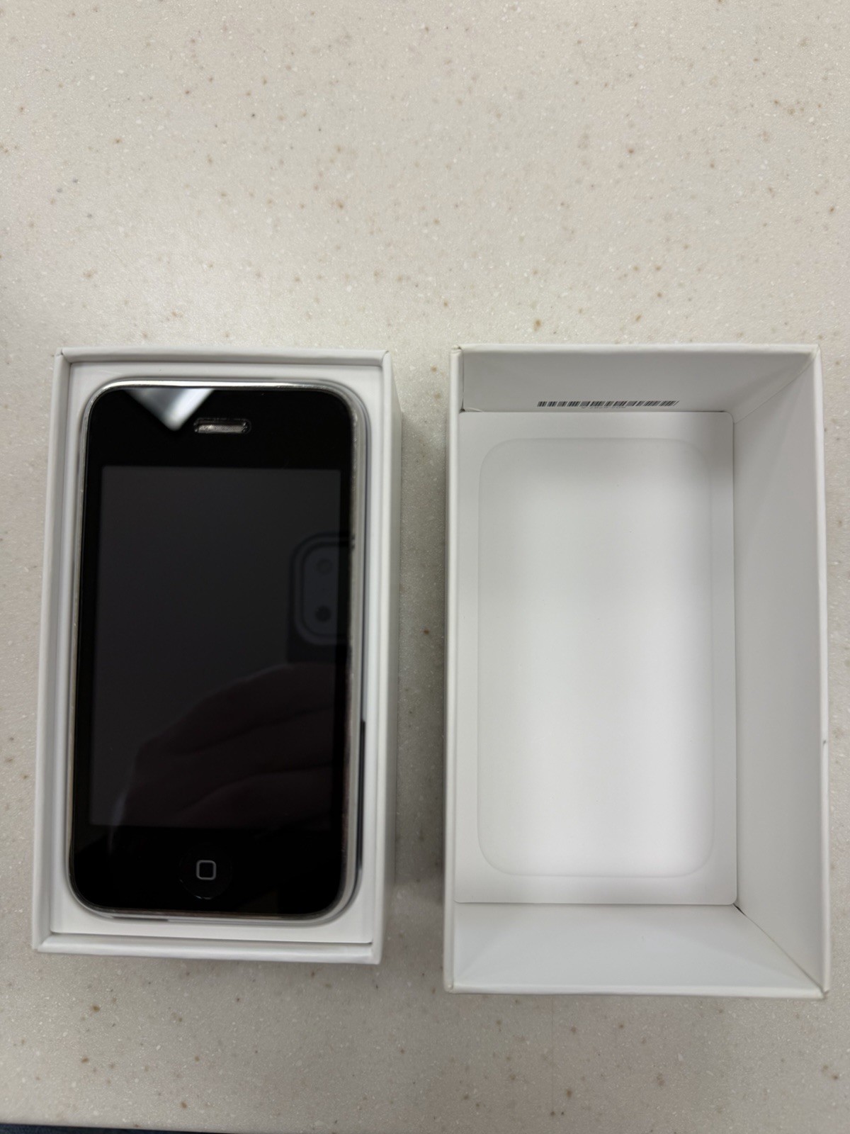 Apple iPhone 3GS 16GB AT&T Includes Box Collectible