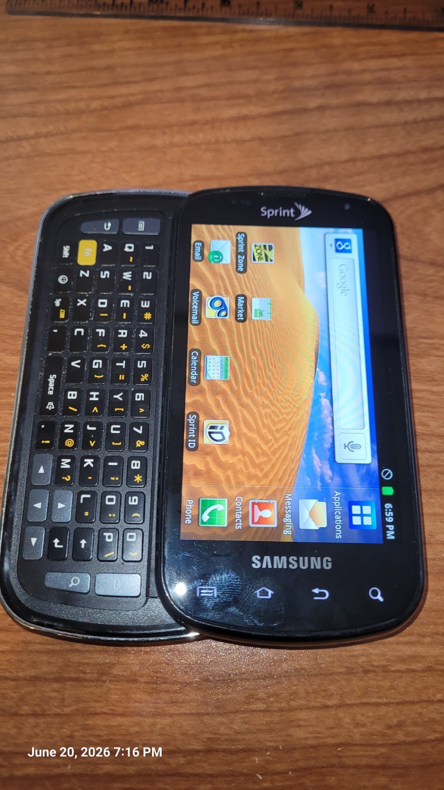 Samsung Epic 4G Smartphone Black Sprint SPH-D700 + 4x batteries + 16GB SD Card