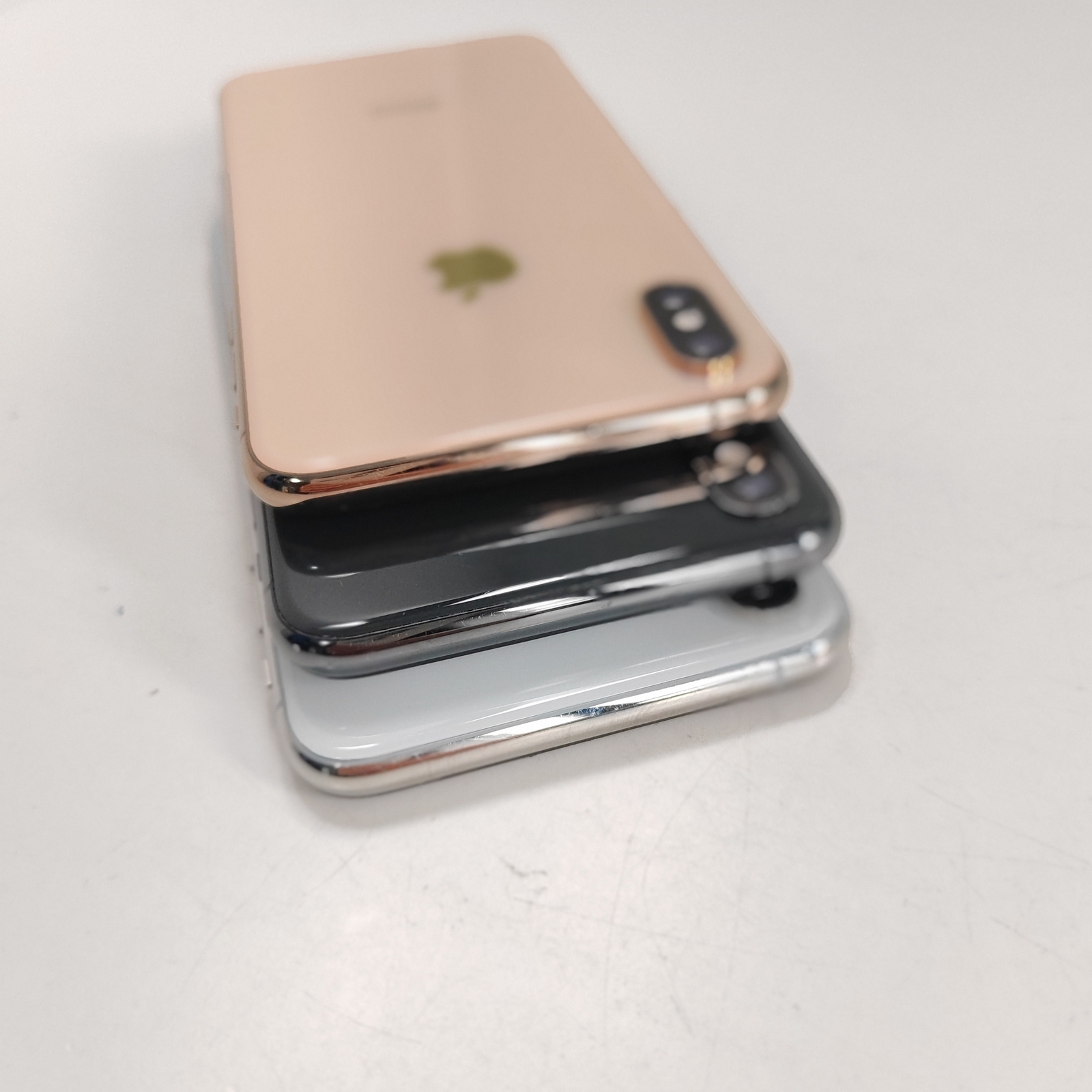 Apple iPhone XS Max 6.5″ 12MP 64GB 256GB all colors iOS 18 with Face ID