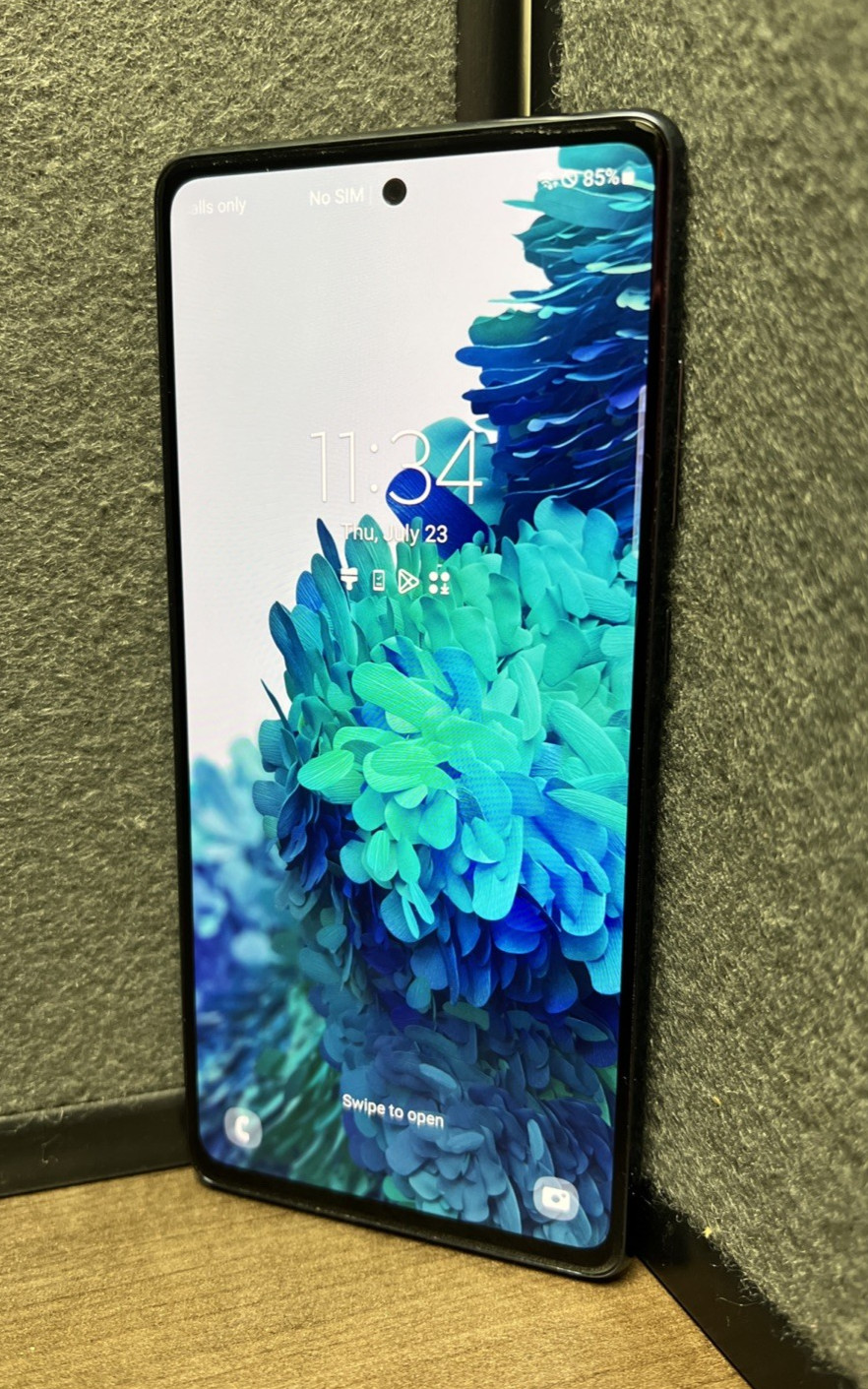 Samsung Galaxy S20 FE 5G SM-G781U 128GB (Unlocked)
