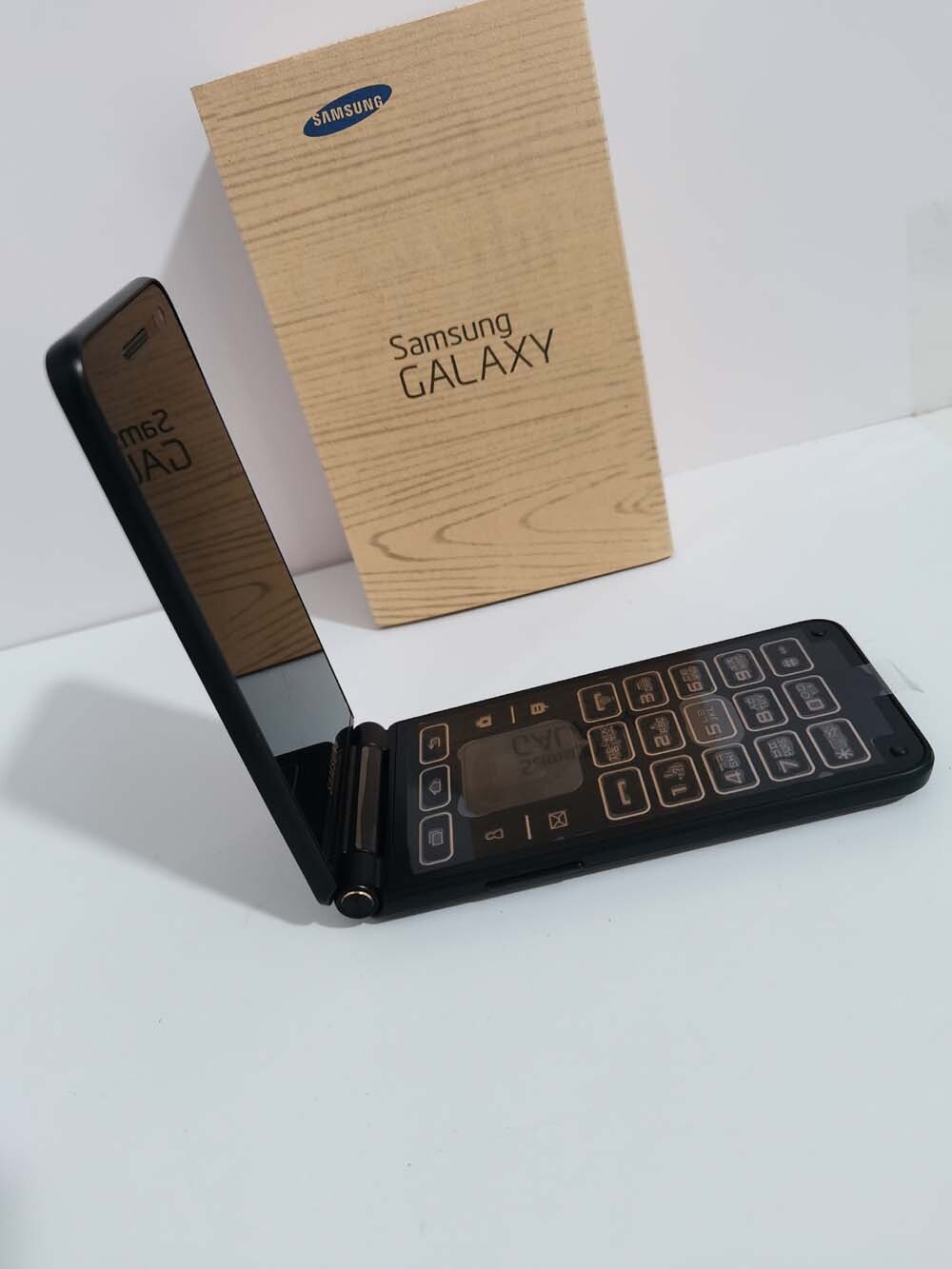 Samsung Galaxy Folder2 SM-G160N SM-G1650W Android 16GB Unlocked Good Condition