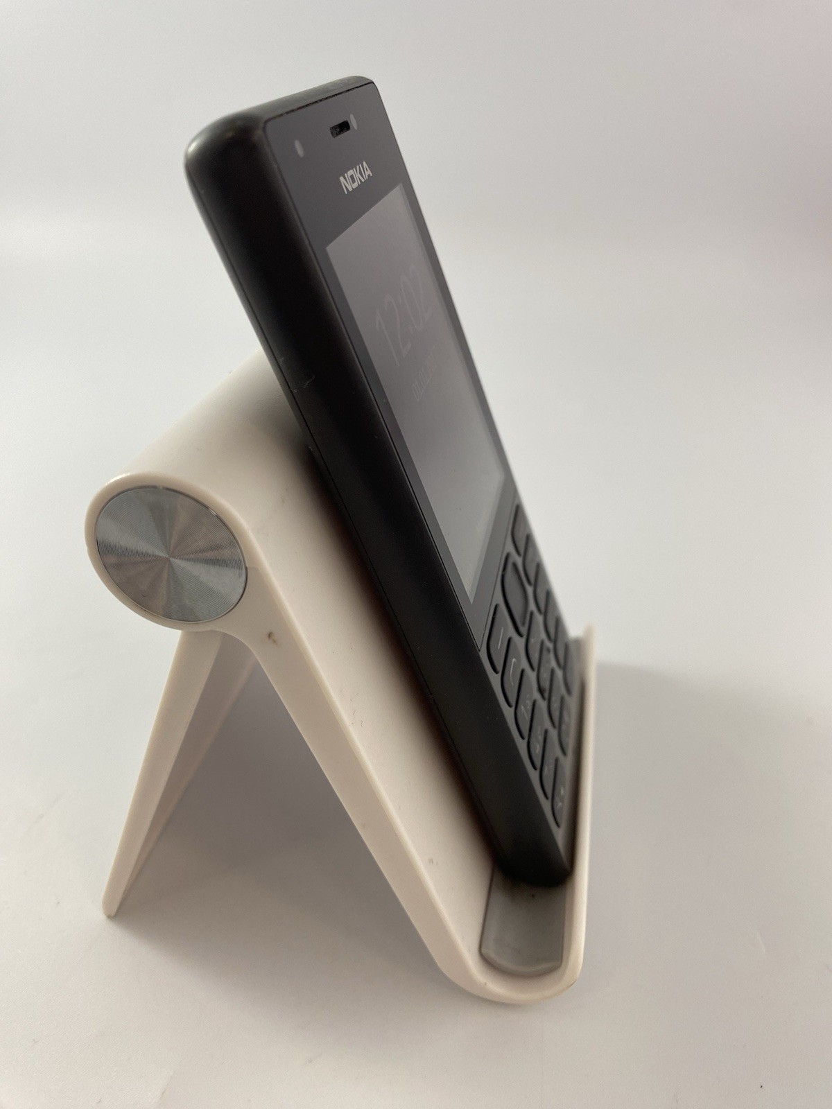 Nokia 216 Unlocked 16MB 2.4″ 0.3MP FM Torch Mobile Button Phone