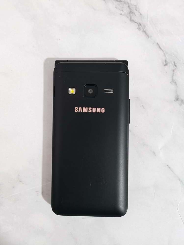 SM-G1600 Samsung Galaxy Folder 16GB Android Factory Unlocked Flip Smartphone