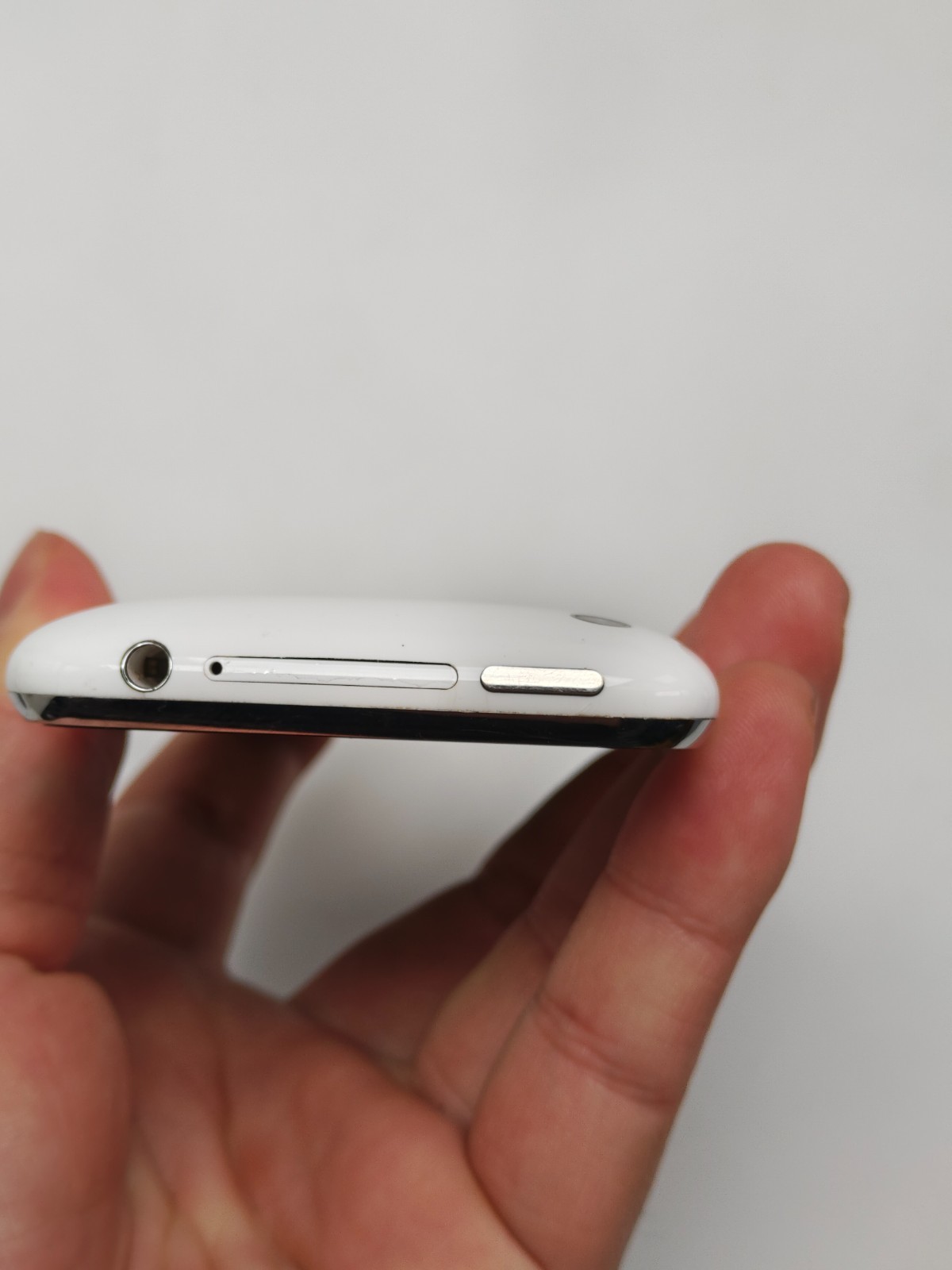Original&Working Apple iPhone 3G/3GS 8-16-32GB Factory UNLOCKED White/Black