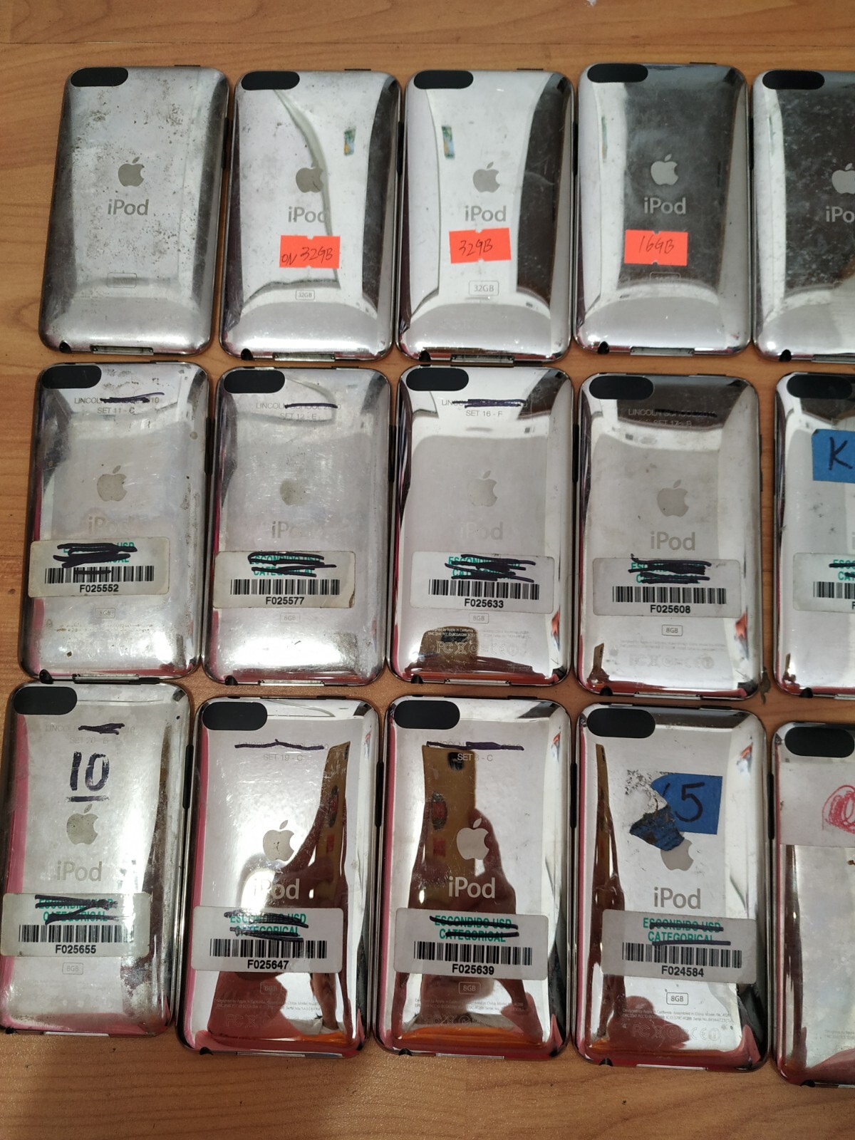 Lot of 21 Apple iPod Touch 1st, 2nd, 3rd,32GB(3pcs)16GB(3pcs)8GB(15pcs)for parts