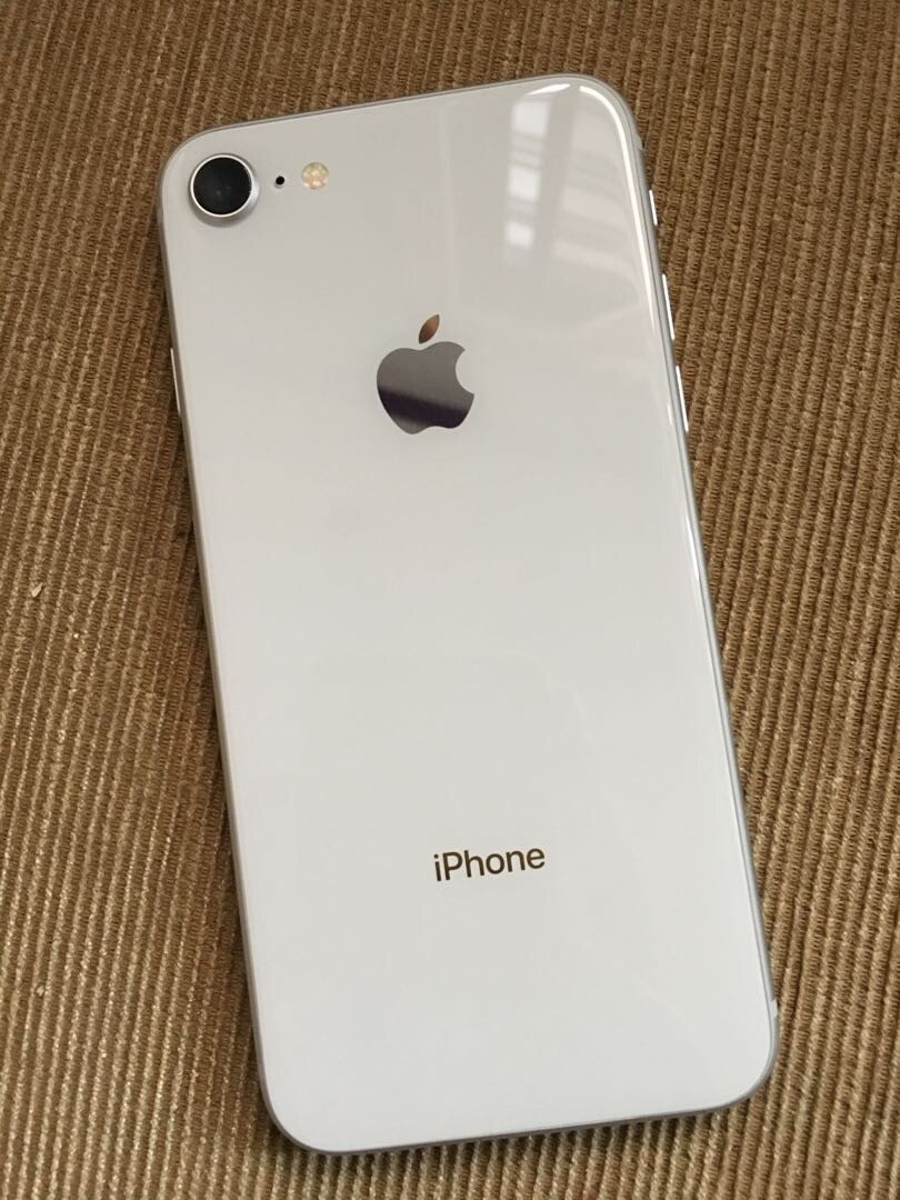 Apple iPhone 8 – 64GB – Silver (Unlocked) A1863 (CDMA + GSM)