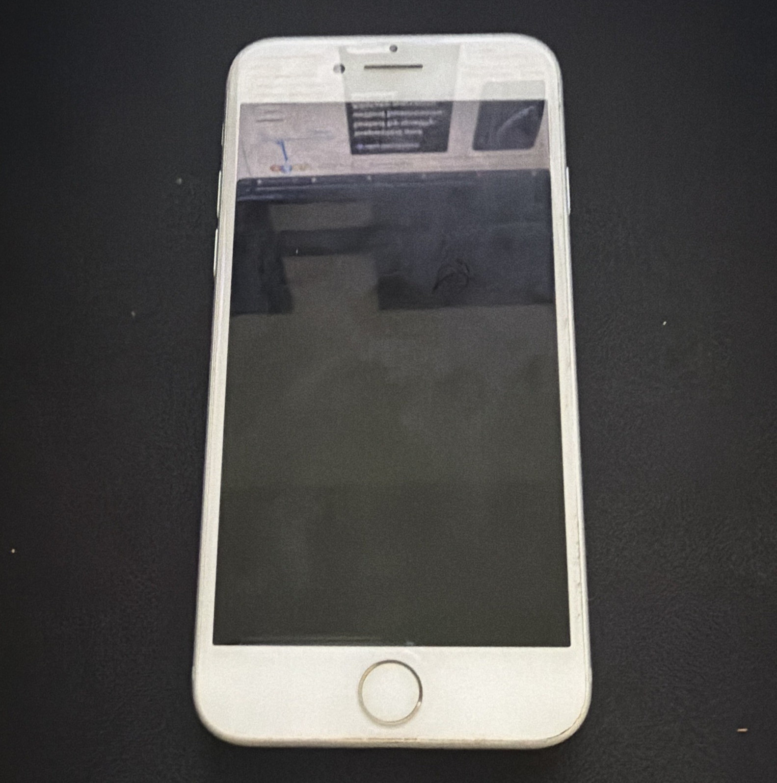 Apple iPhone 7 32MB Silver 4.7in Verizon iOS 12MP Bluetooth Wi‑Fi (Locked)