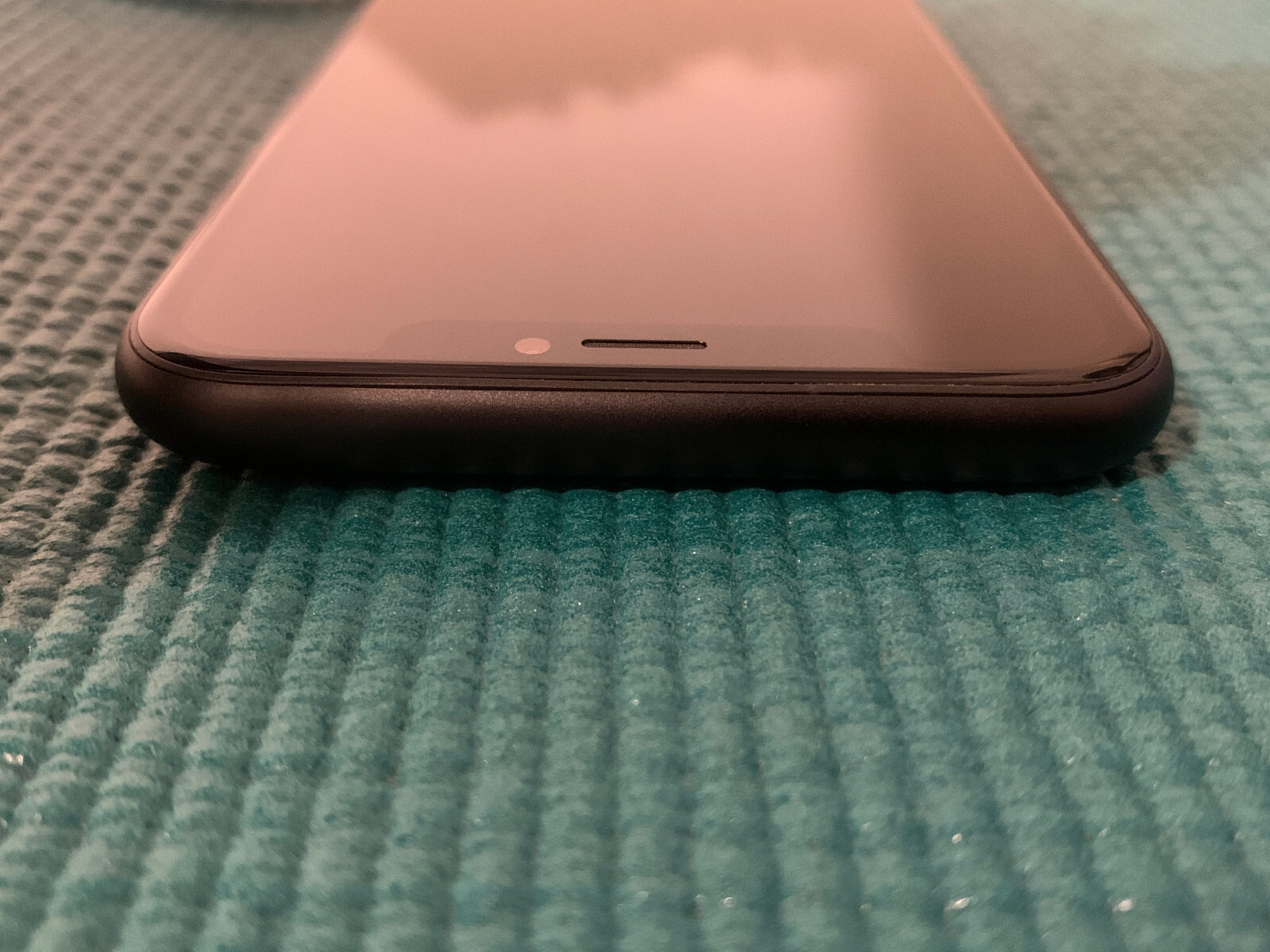 Apple iPhone XR – 128GB – Black (Unlocked) A1984 (CDMA + GSM)