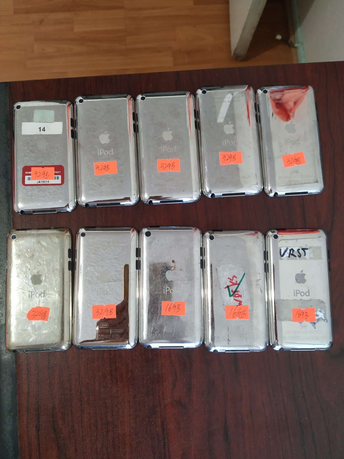 Lot of 10 Apple iPod Touch 4th Generation 32GB (7pc) / 16GB (3pc)