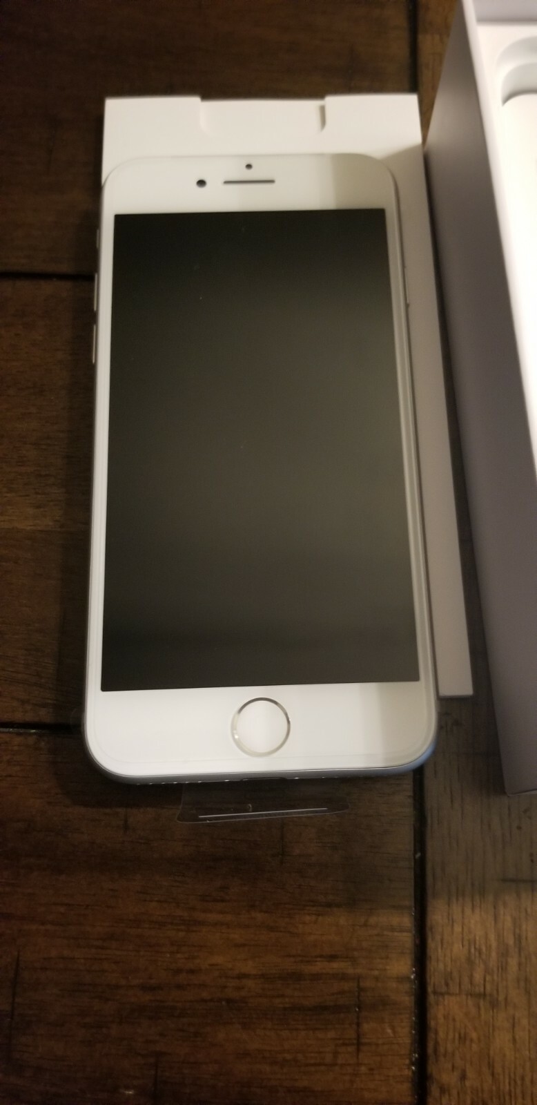 Apple iPhone 8 – 64GB – Silver (Verizon) A1863 (CDMA + GSM)