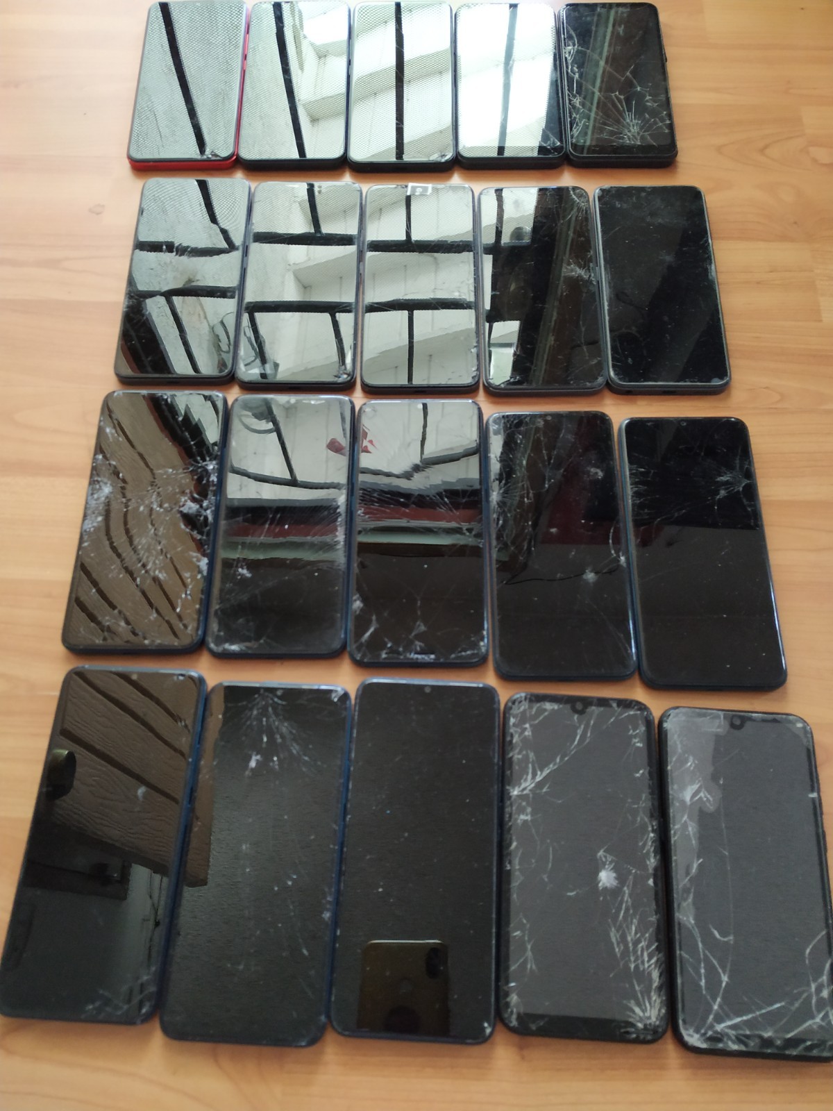 Lot of 20 Mixed Brand BLU and VORTEX 32 GB Smartphone For part