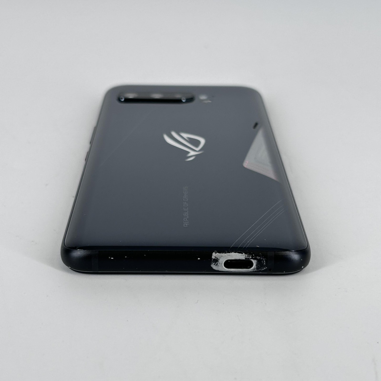 ASUS ROG Phone 3 Black 12GB RAM 512GB Unlocked – Good Condition
