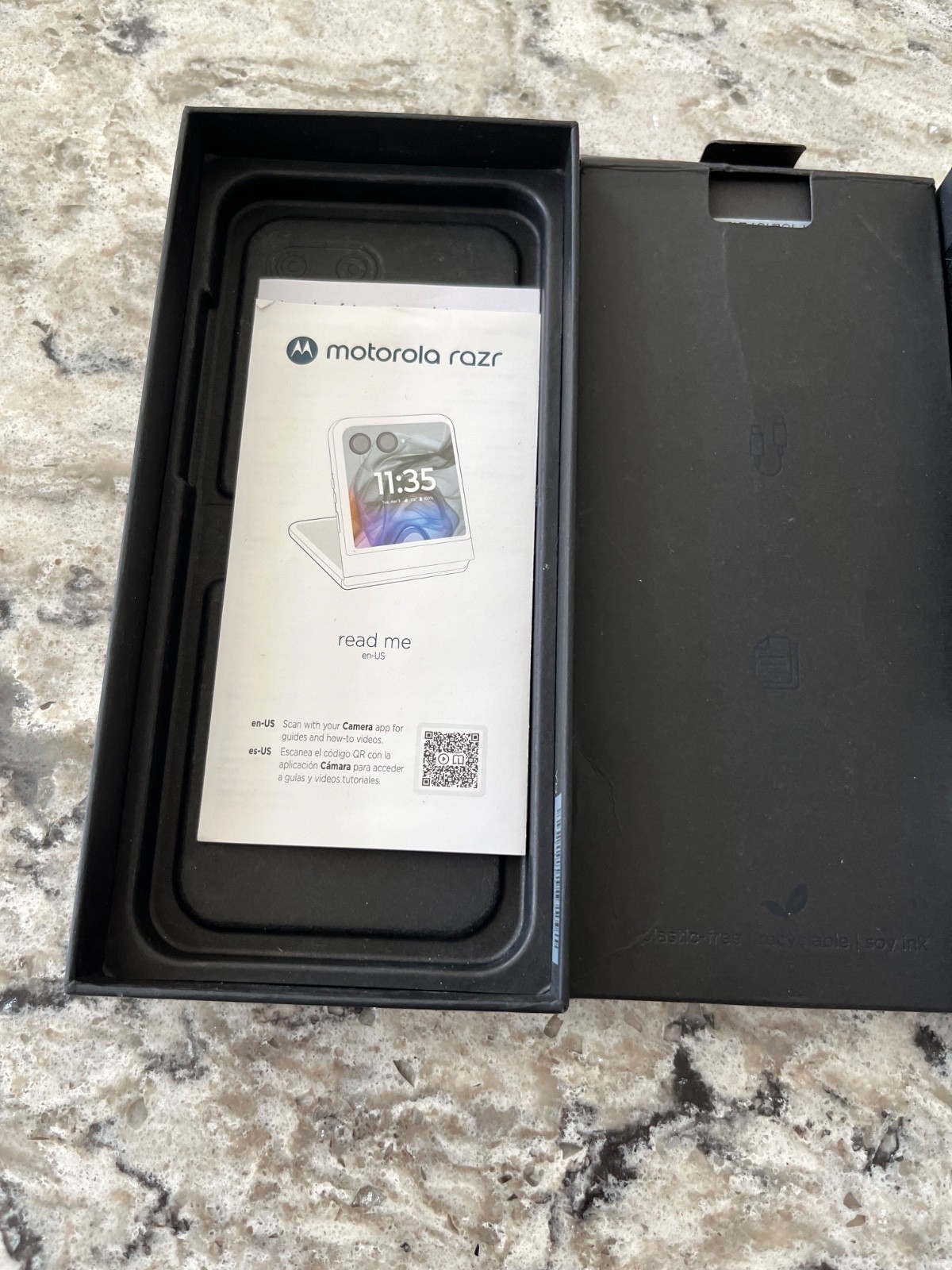 2025 Motorola Razr Blue 256GB Unlocked 9/10 Condition