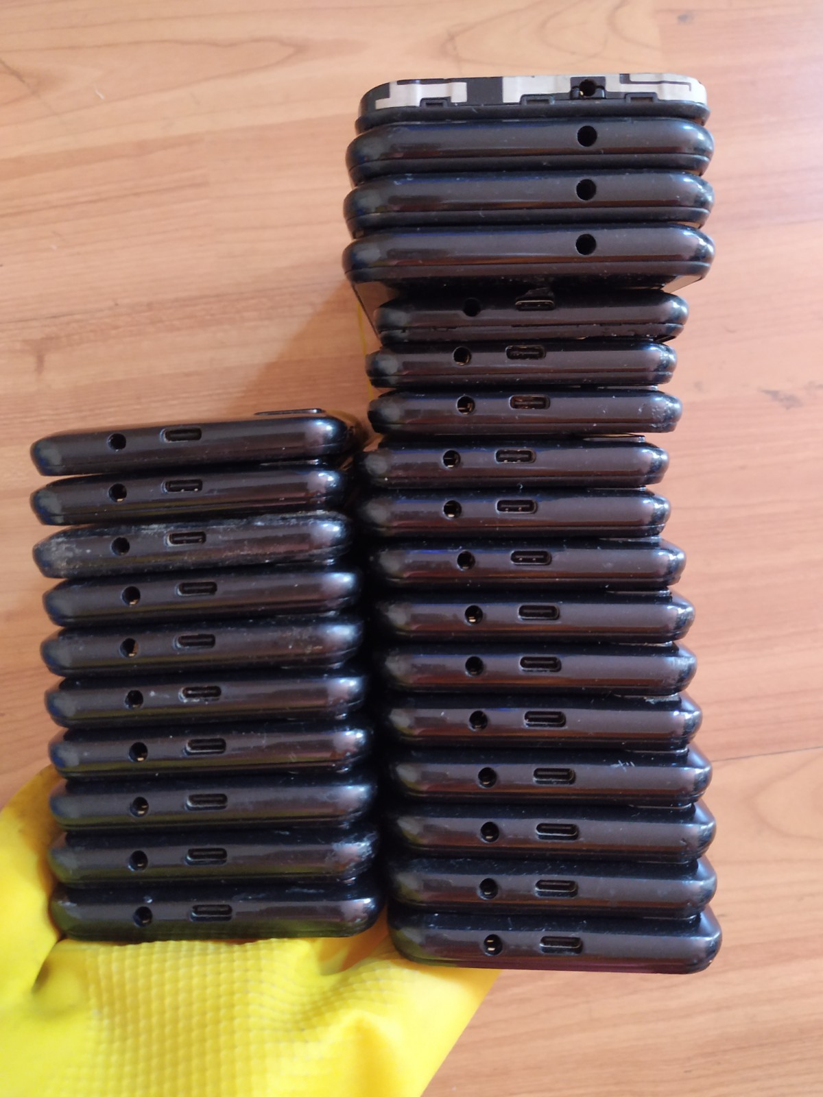 Lot of 27 Cloud Mobile Stratus C8 32GB (4pc) and C7 (23pc) Smartphone For parts