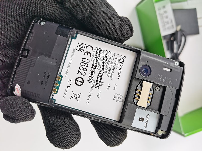 Sony Ericsson Xperia X8 E15a – 128 MB – (Unlocked 3G )