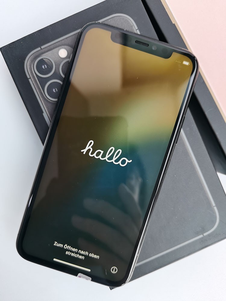BOXED – Apple iPhone 11 Pro Unlocked 64GB / 256GB All colors good Smartphone