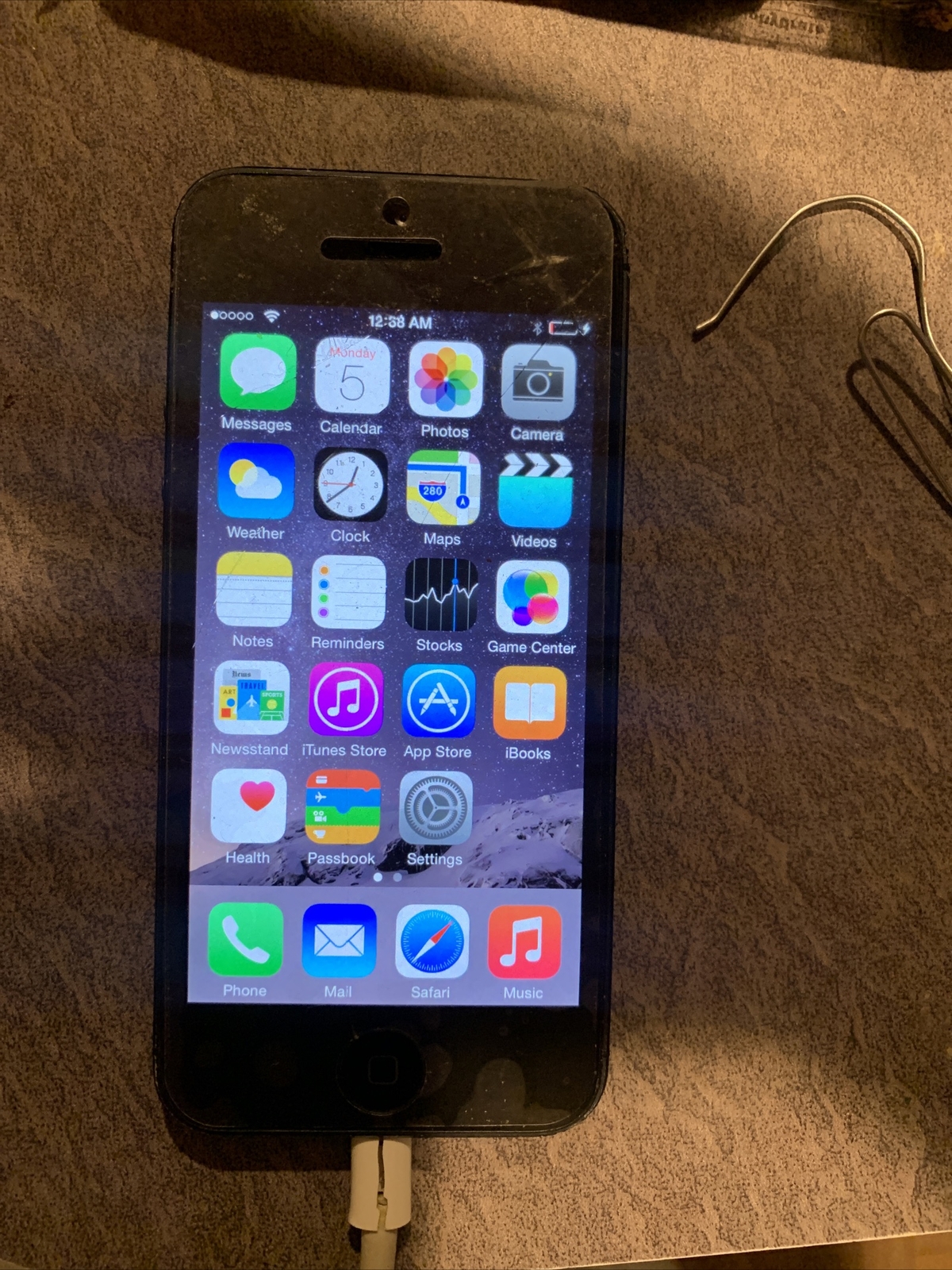 Apple iPhone 5 – 16GB – Black & Slate (Verizon) A1429 (CDMA + GSM)