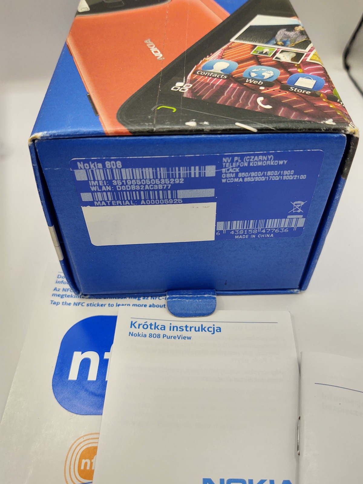 Nokia 808 Pureview Smart phone Cell phone – COMPLETE – Black, with extras!
