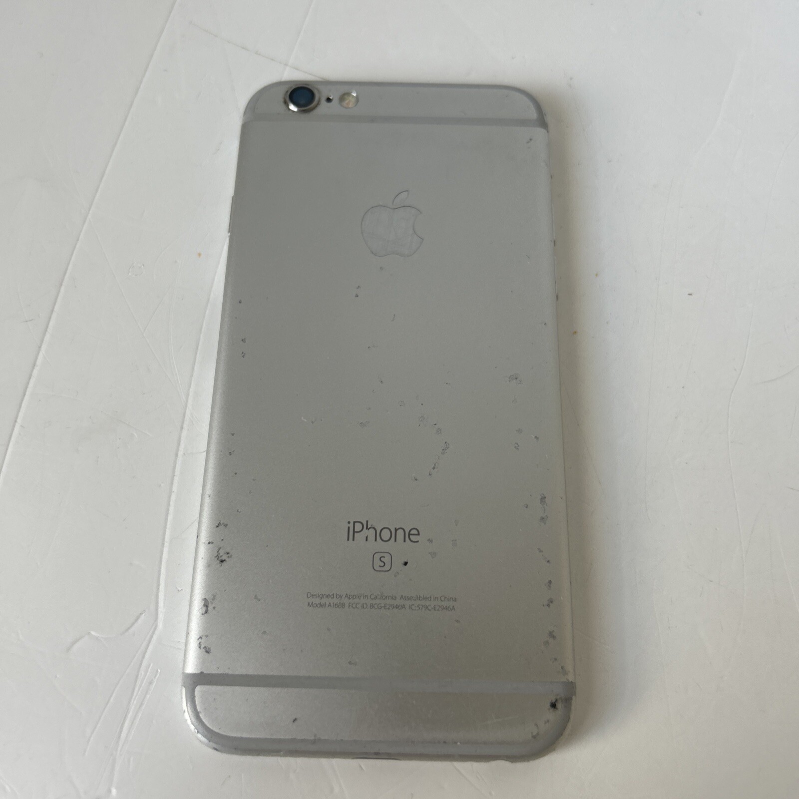 Apple iPhone 6s – 64GB Silver A1688 (CDMA + GSM)