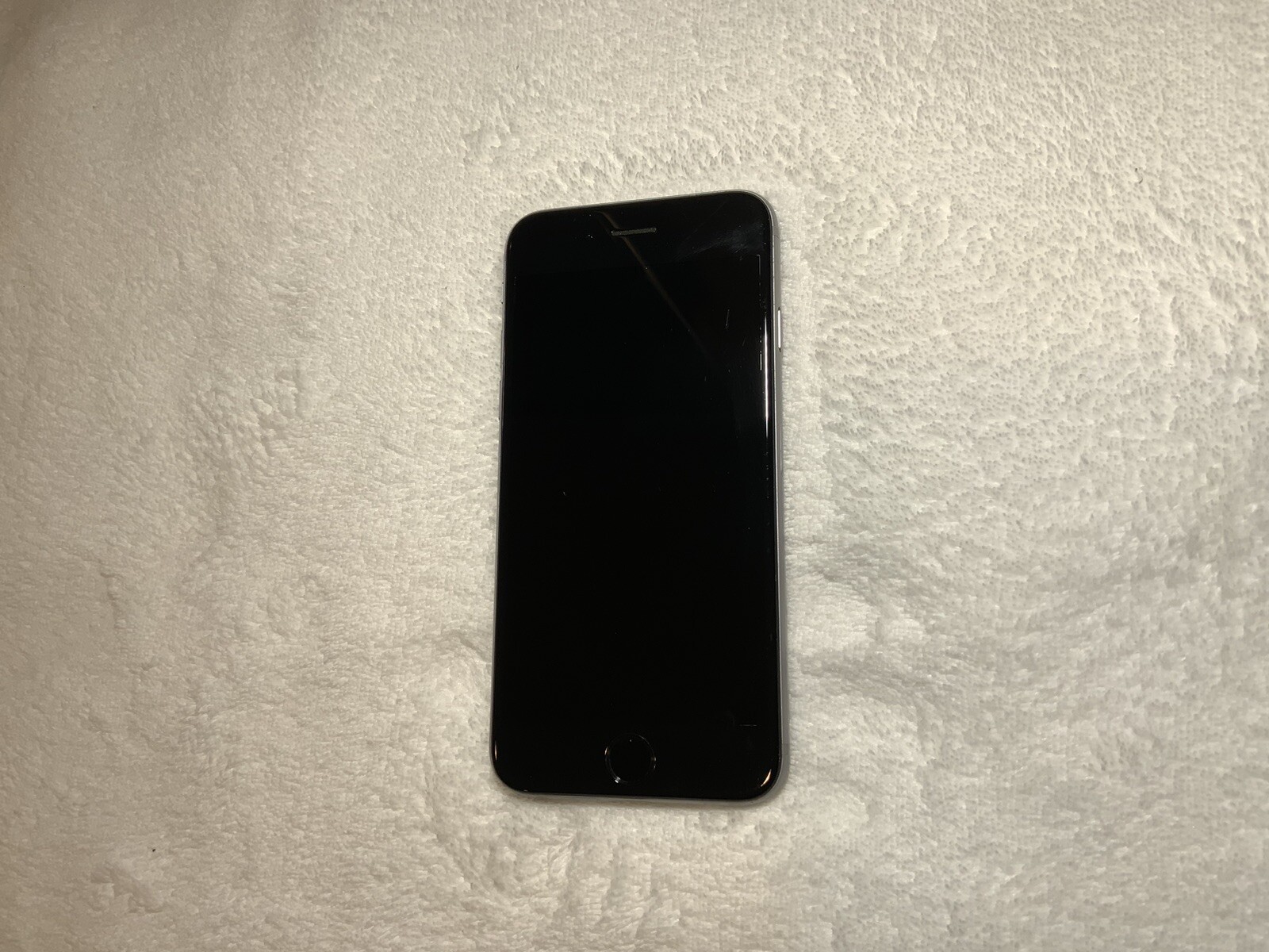 Apple iPhone 6 – 16GB – Space Gray (Unlocked) A1549 (CDMA + GSM)