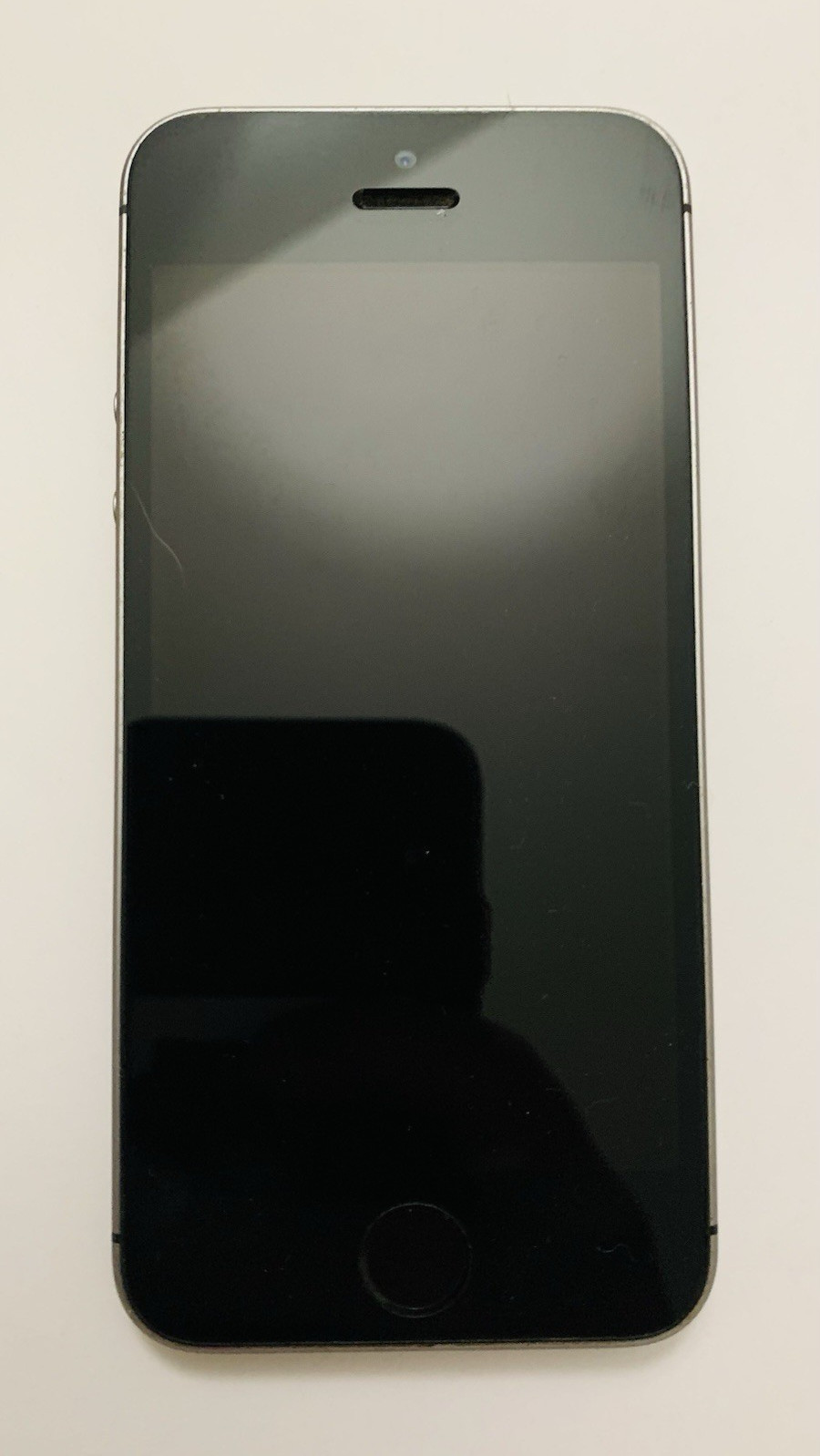 Apple iPhone SE 64GB Gray 4.0in Bar Smartphone 8MP Camera (Used)