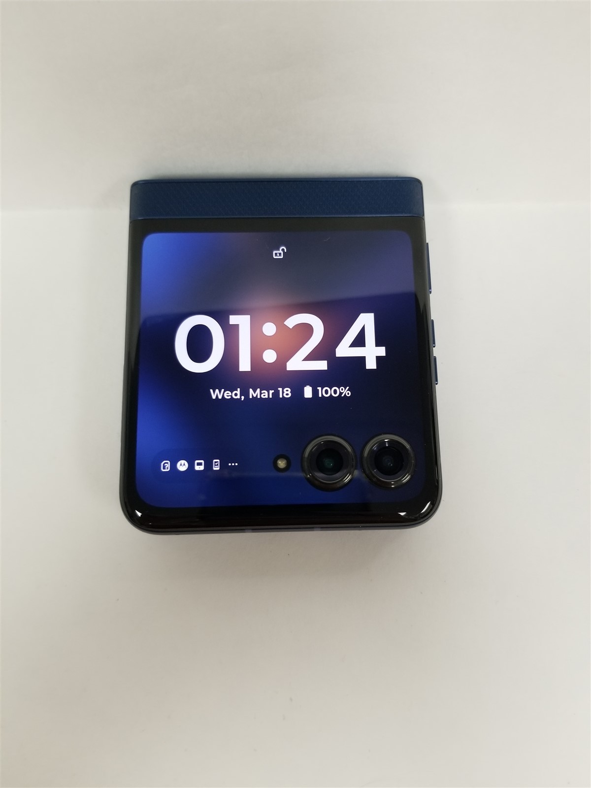 Motorola Razr 2025 256GB Blue XT2553V (Unlocked) Fully Functional DG7711
