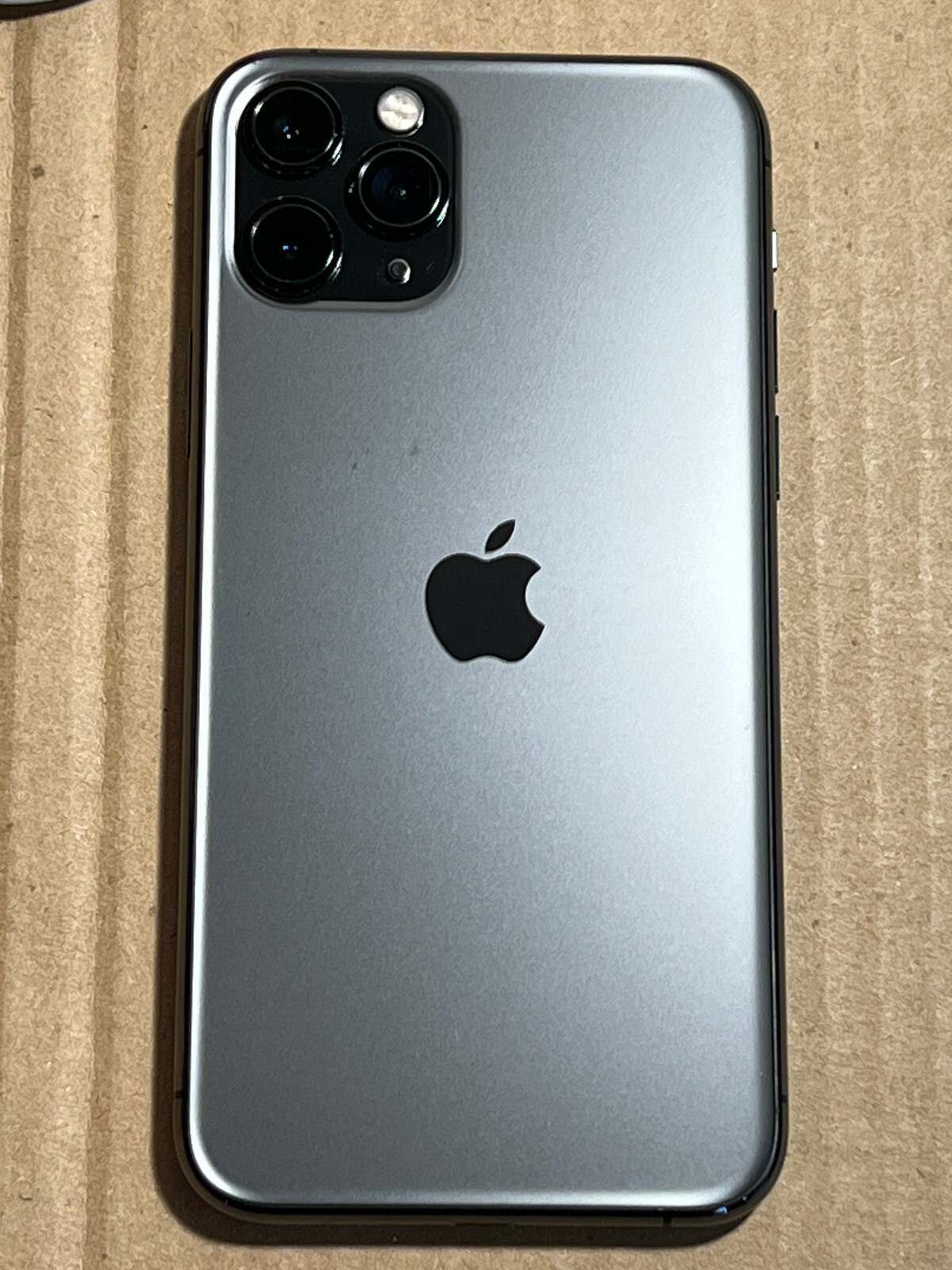Apple iPhone 11 Pro – 256GB – Space Gray Unlocked A2160 (CDMA + GSM) Read