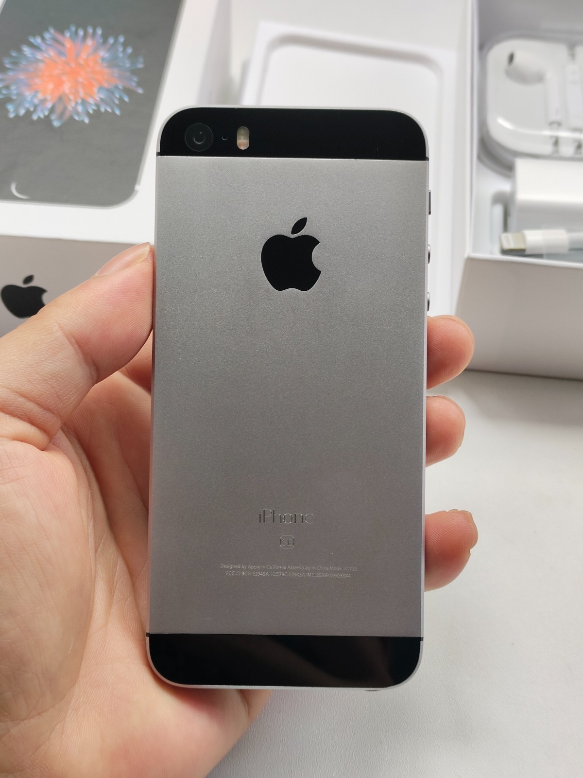 Apple iPhone SE 1st gen(2016) Factory UNlocked 16/32/64/128GB All color *Gift*