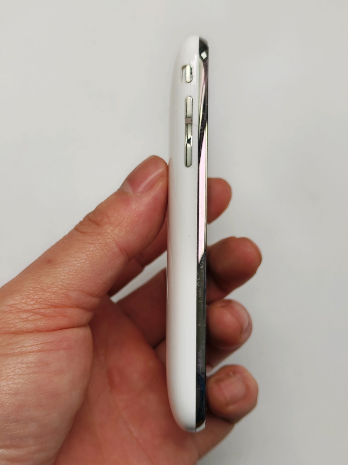 Original&Working Apple iPhone 3G/3GS 8-16-32GB Factory UNLOCKED White/Black