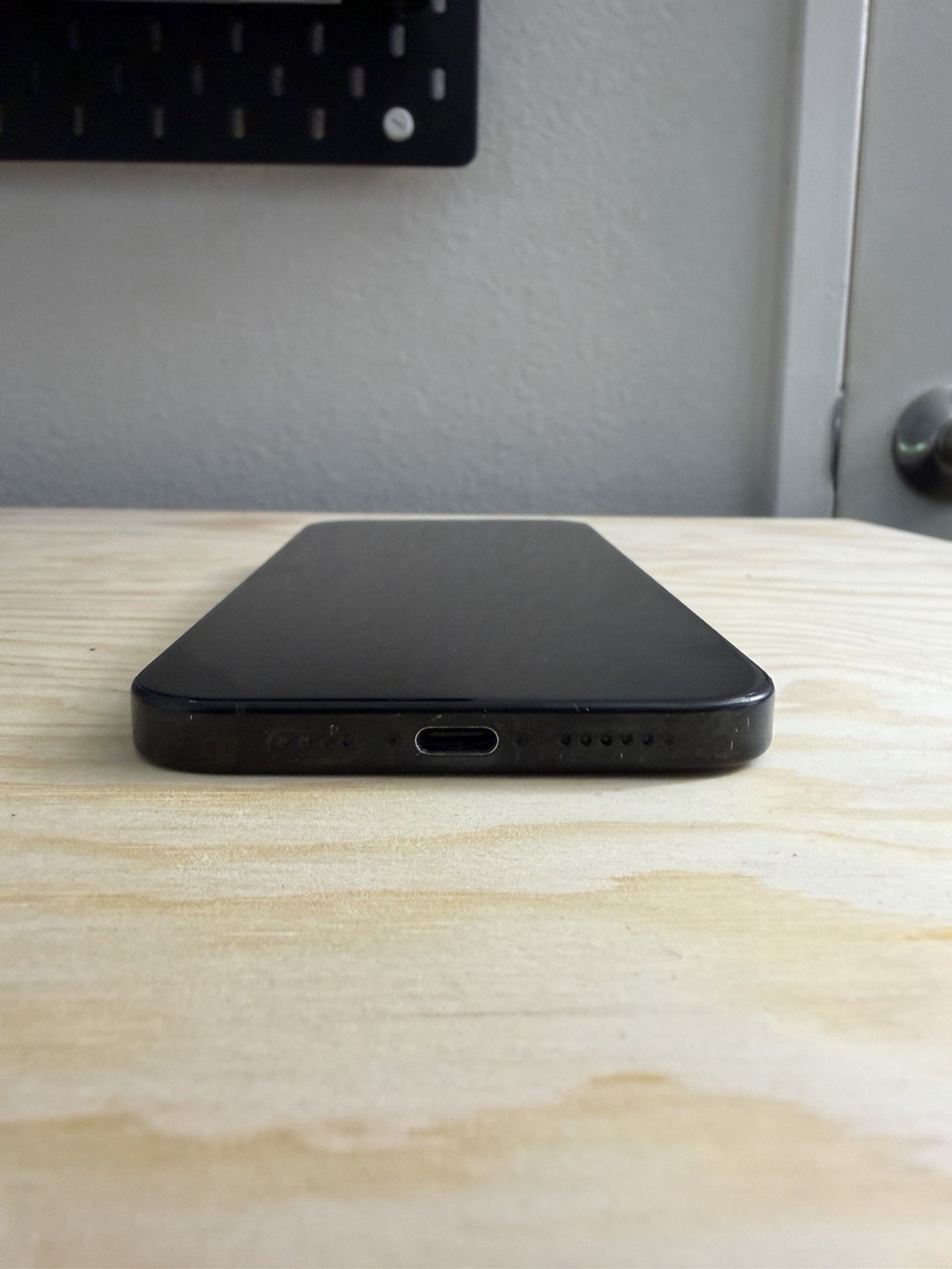 Apple iPhone 16 Pro Max Black Titanium, 256GB, Unlocked – Screen Crack