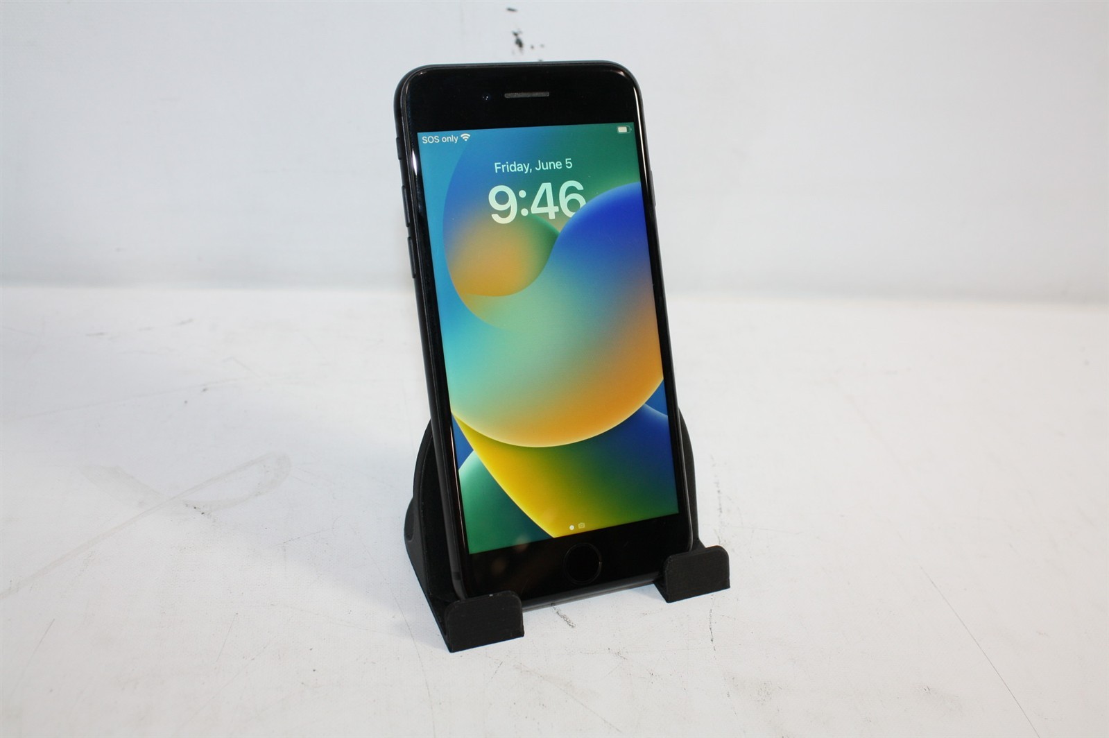 Apple iPhone 8 Space Gray A1863 iOS 16.1 64GB Verizon Only Battery Capacity 82%