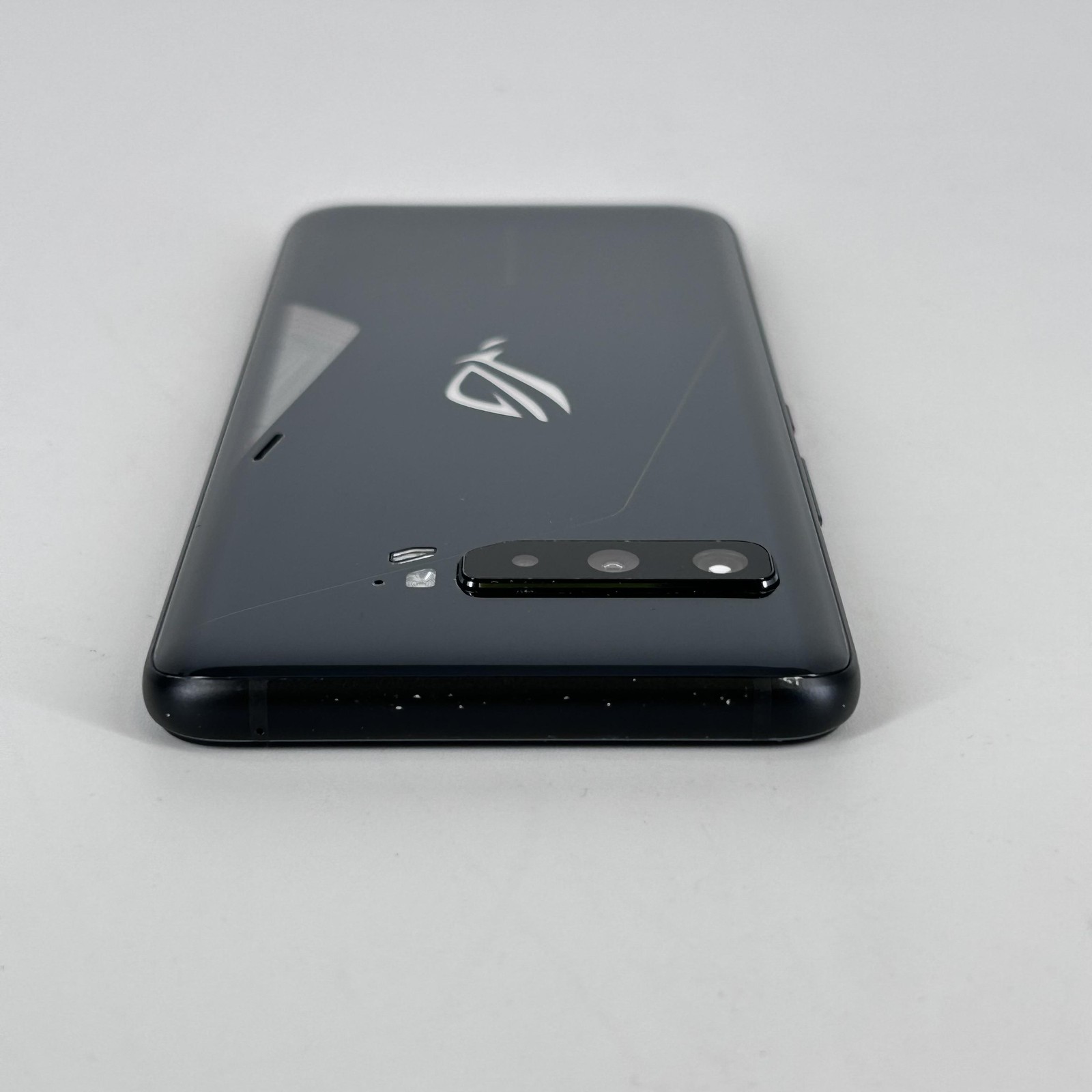 ASUS ROG Phone 3 Black 12GB RAM 512GB Unlocked – Good Condition
