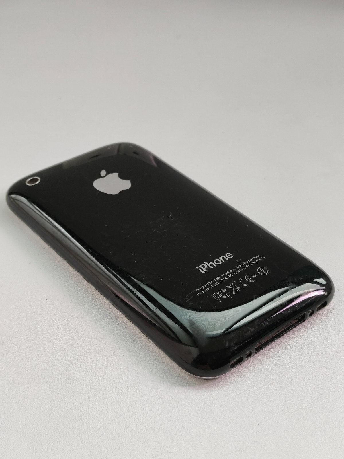 Original&Working Apple iPhone 3G/3GS 8-16-32GB Factory UNLOCKED White/Black