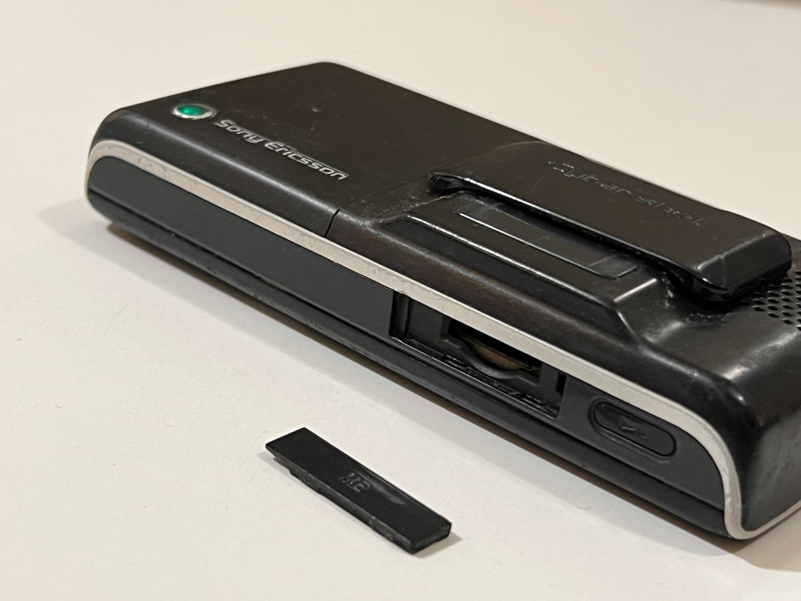 Rare Sony Ericsson K800i – 64 MB – Black (Unlocked) GSM Mobile Phone Vintage