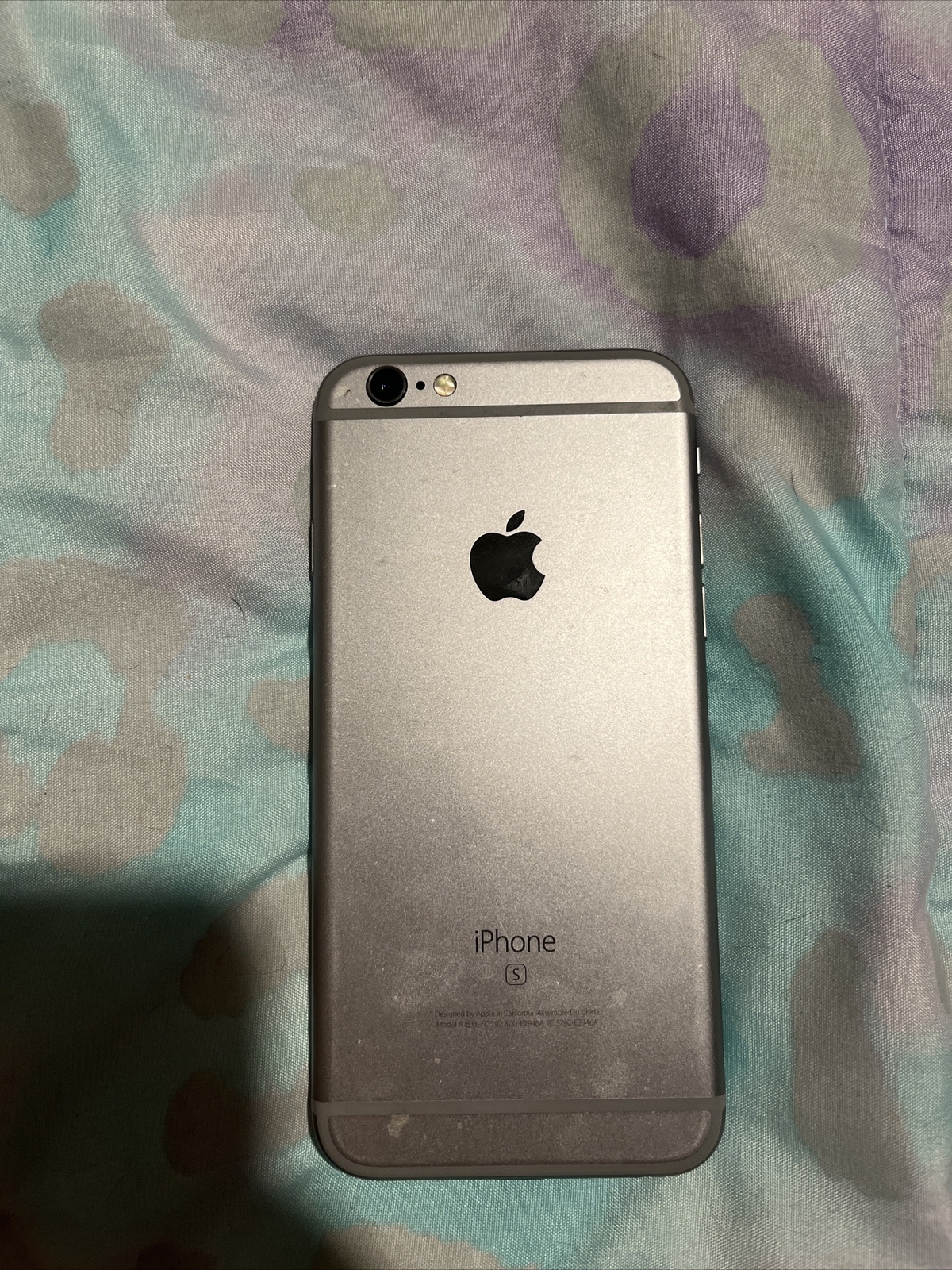 Apple iPhone 6s – 32GB – Silver (TracFone) A1688 (CDMA + GSM)