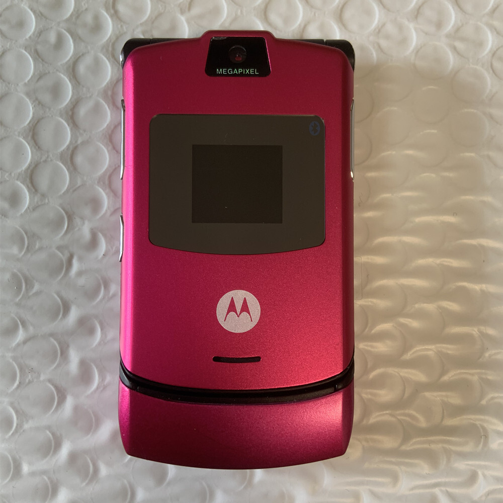 Motorola RAZR V3 Unlocked Flip GSM 850 /900 /1800 /1900 Bluetooth Mobile Phone