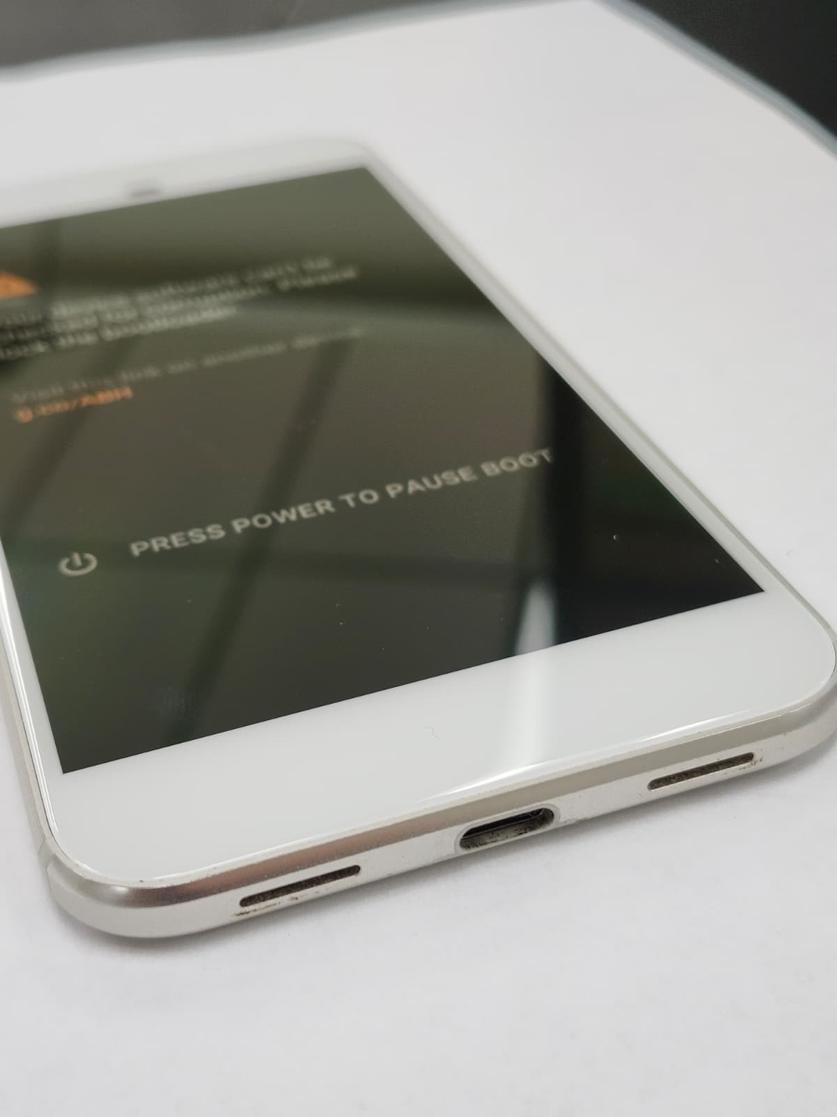 DEFECTIVE – Google Pixel XL – Silver – Unknown – Pixel XL – 12408