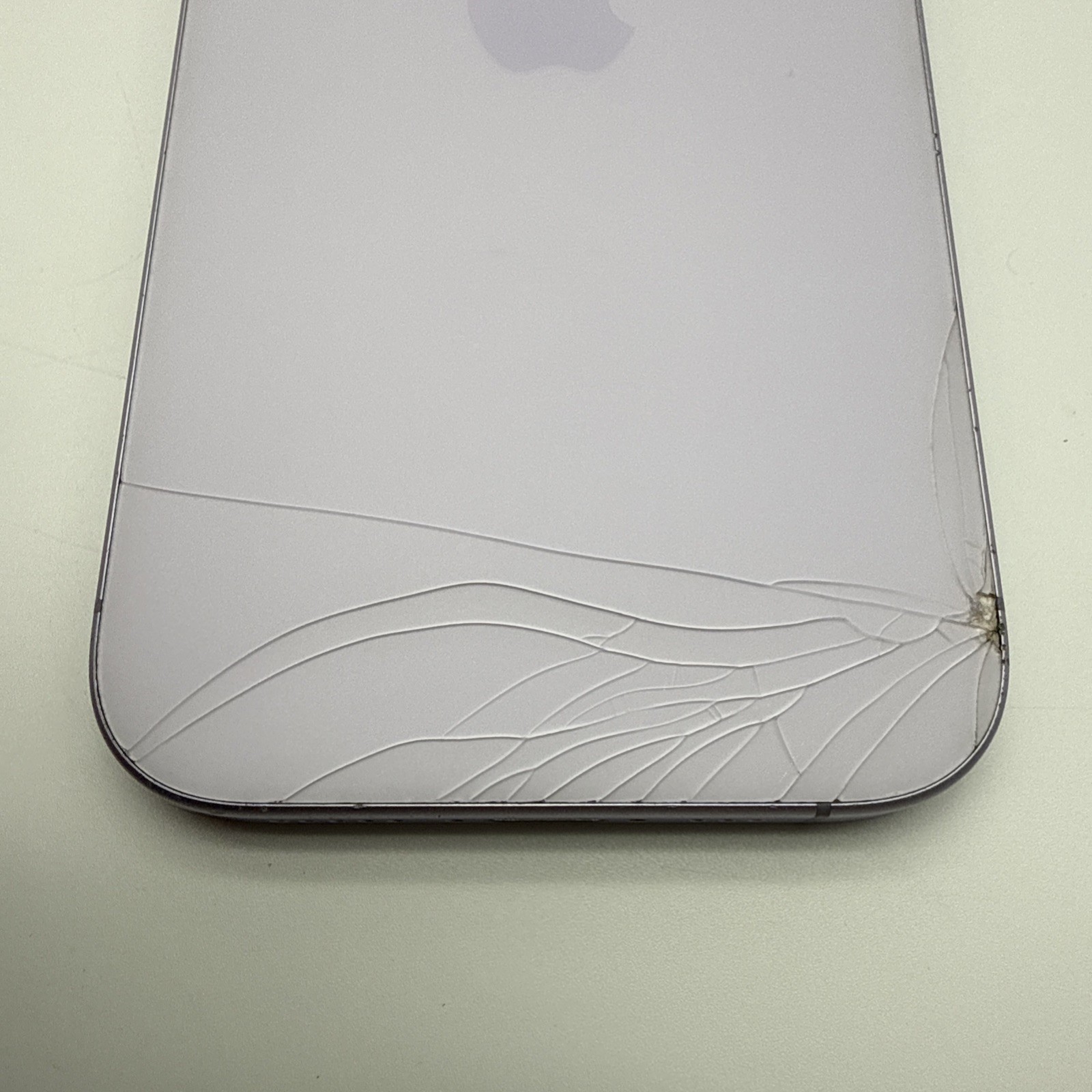 Apple iPhone 17 Lavender 256GB (Metro Only) Battery Health 100% – Cracked Back